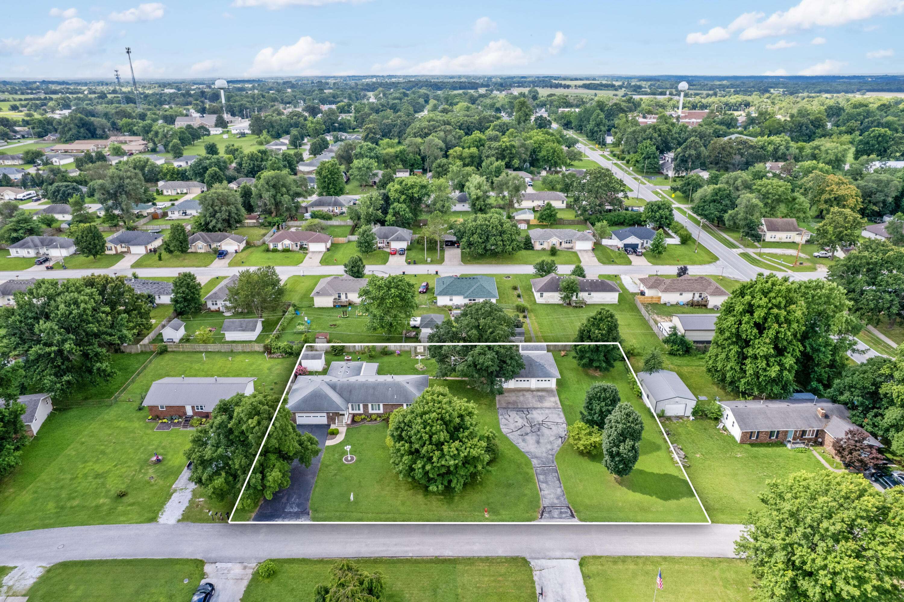 Clever, MO 65631,104 E Meadowbrook AVE