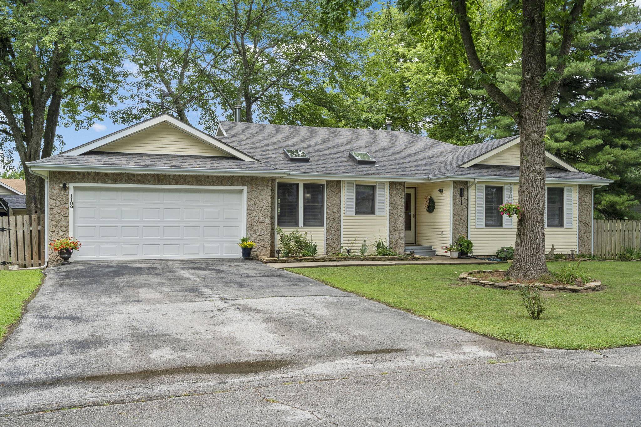 Ozark, MO 65721,1109 Amy LN