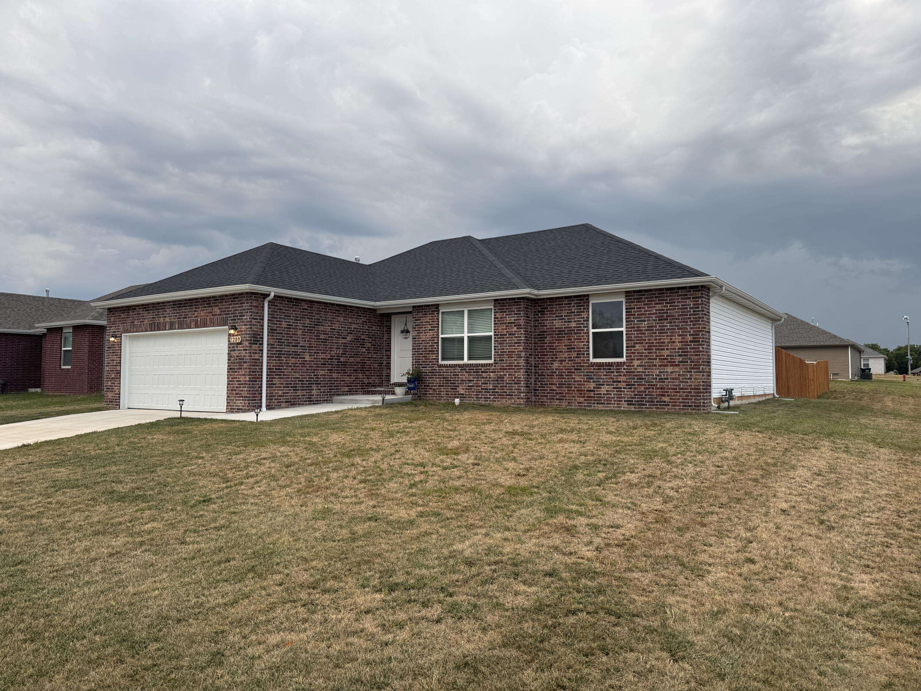 Monett, MO 65708,1209 Abbey AVE