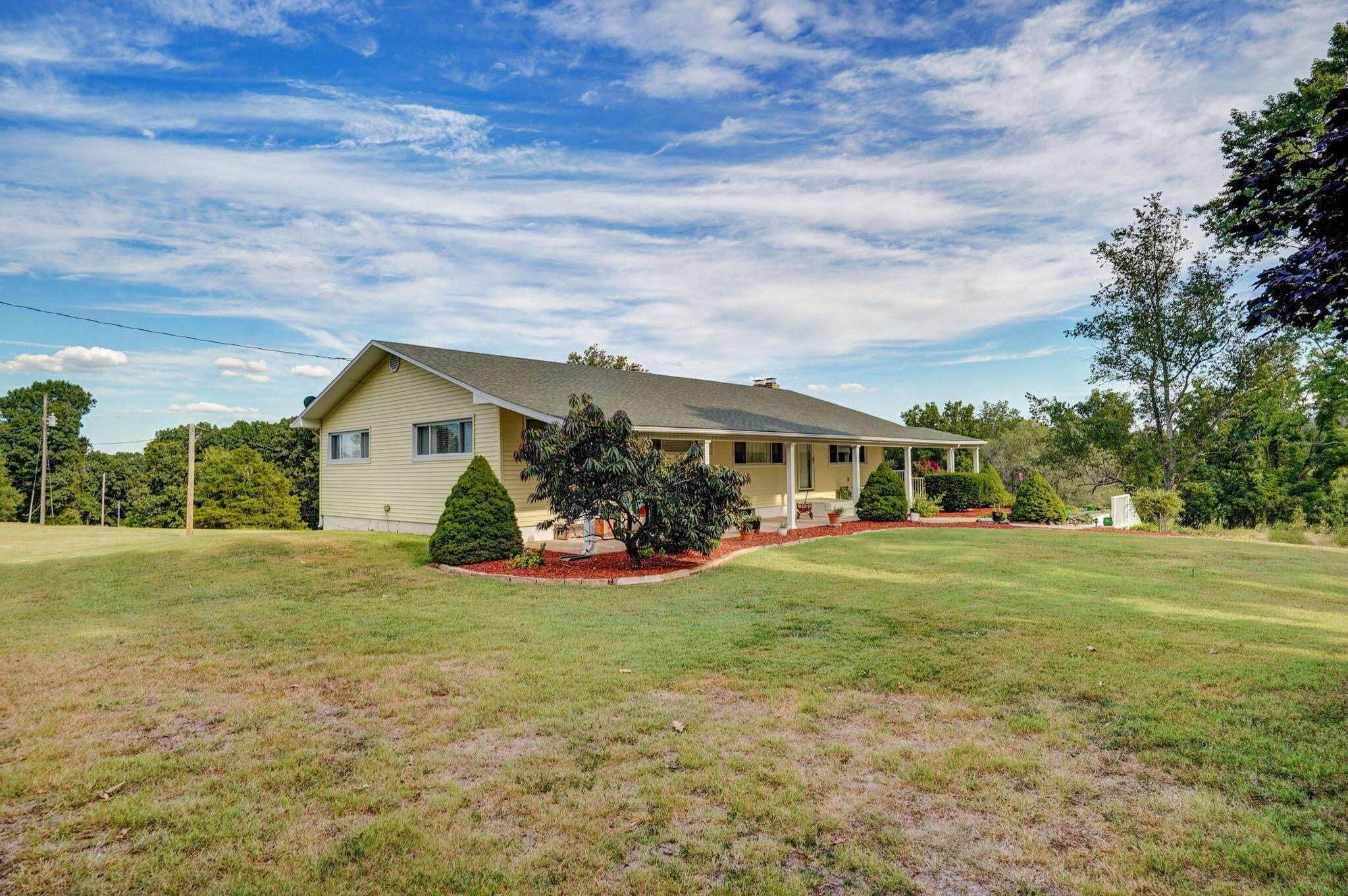 Crane, MO 65633,1338 Blackberry LN