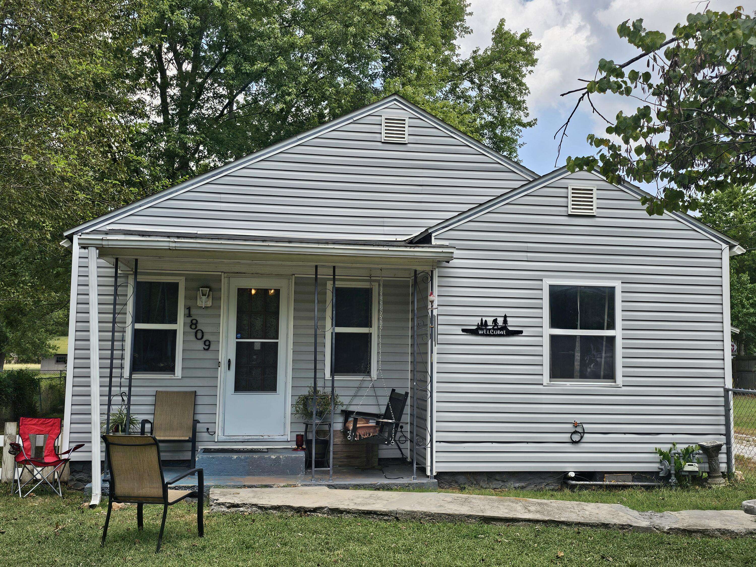 Seneca, MO 64865,1809 Olive ST
