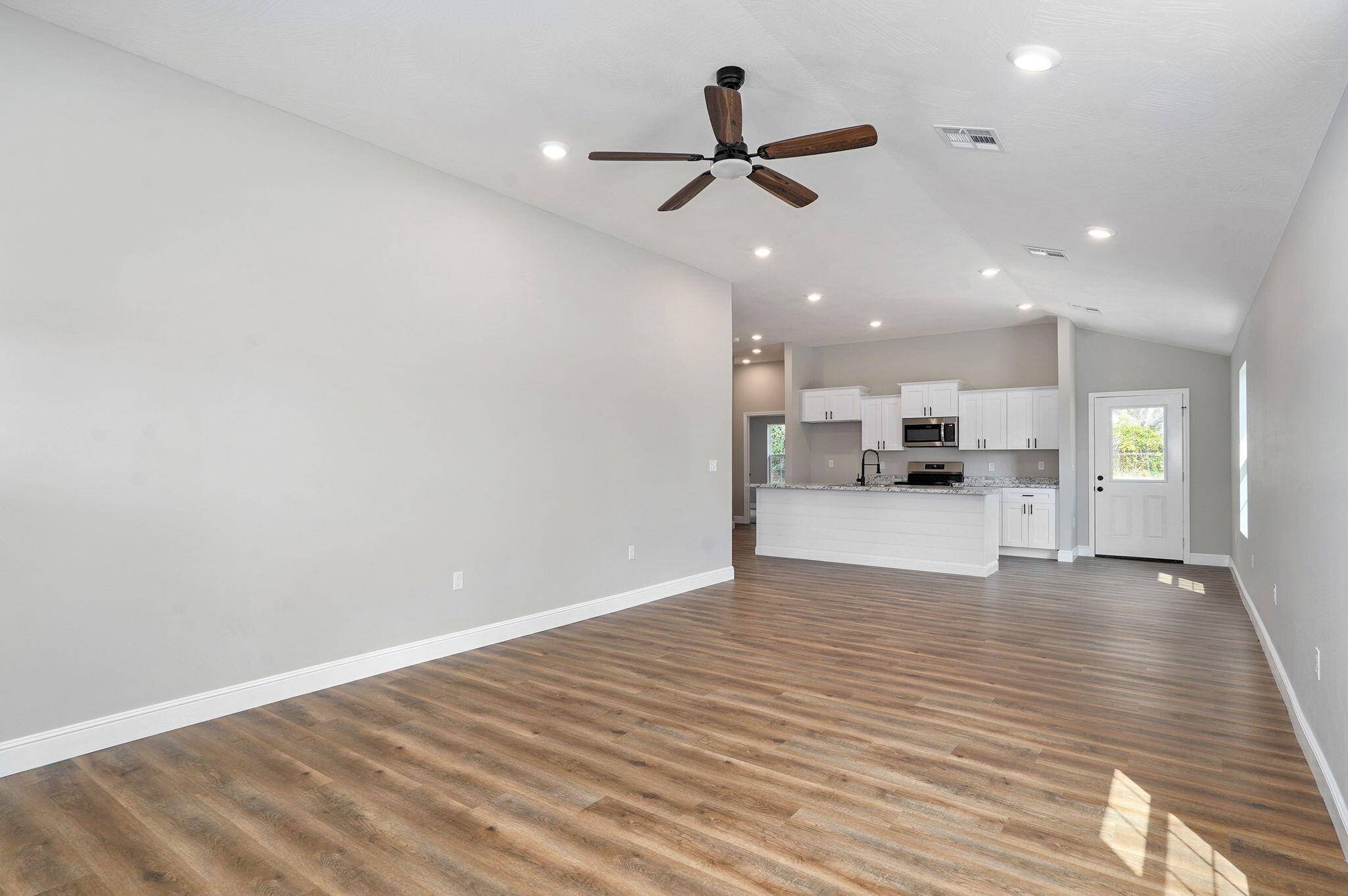 Aurora, MO 65605,21 E Cofield ST