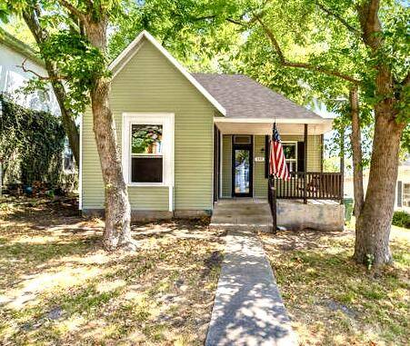 Monett, MO 65708,305 7th ST