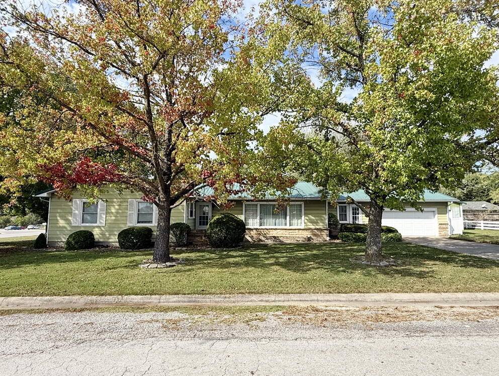 El Dorado Springs, MO 64744,212 Maple DR