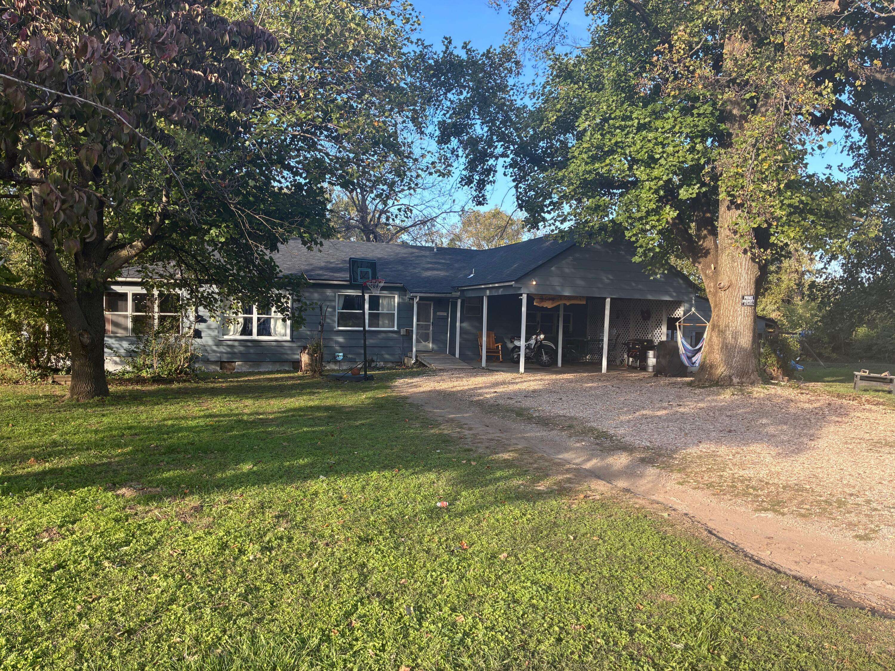 Monett, MO 65708,203 N Hickory ST