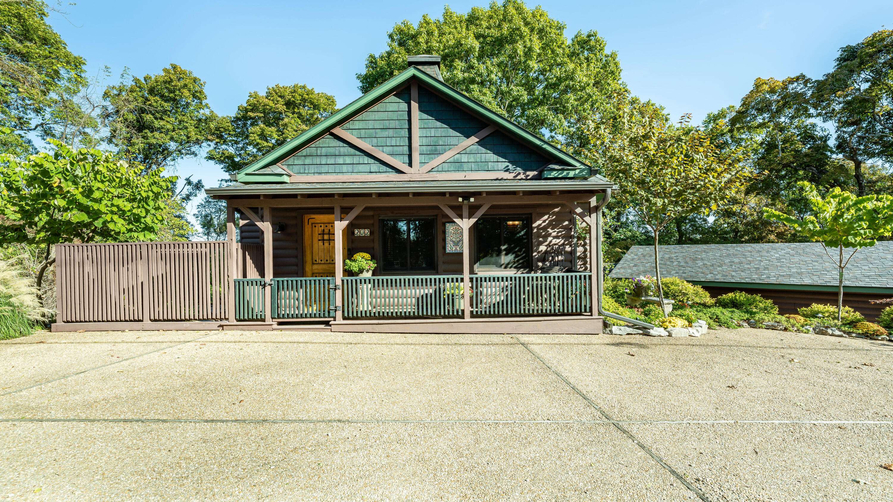 Holiday Island, AR 72631,202 Holiday Island DR