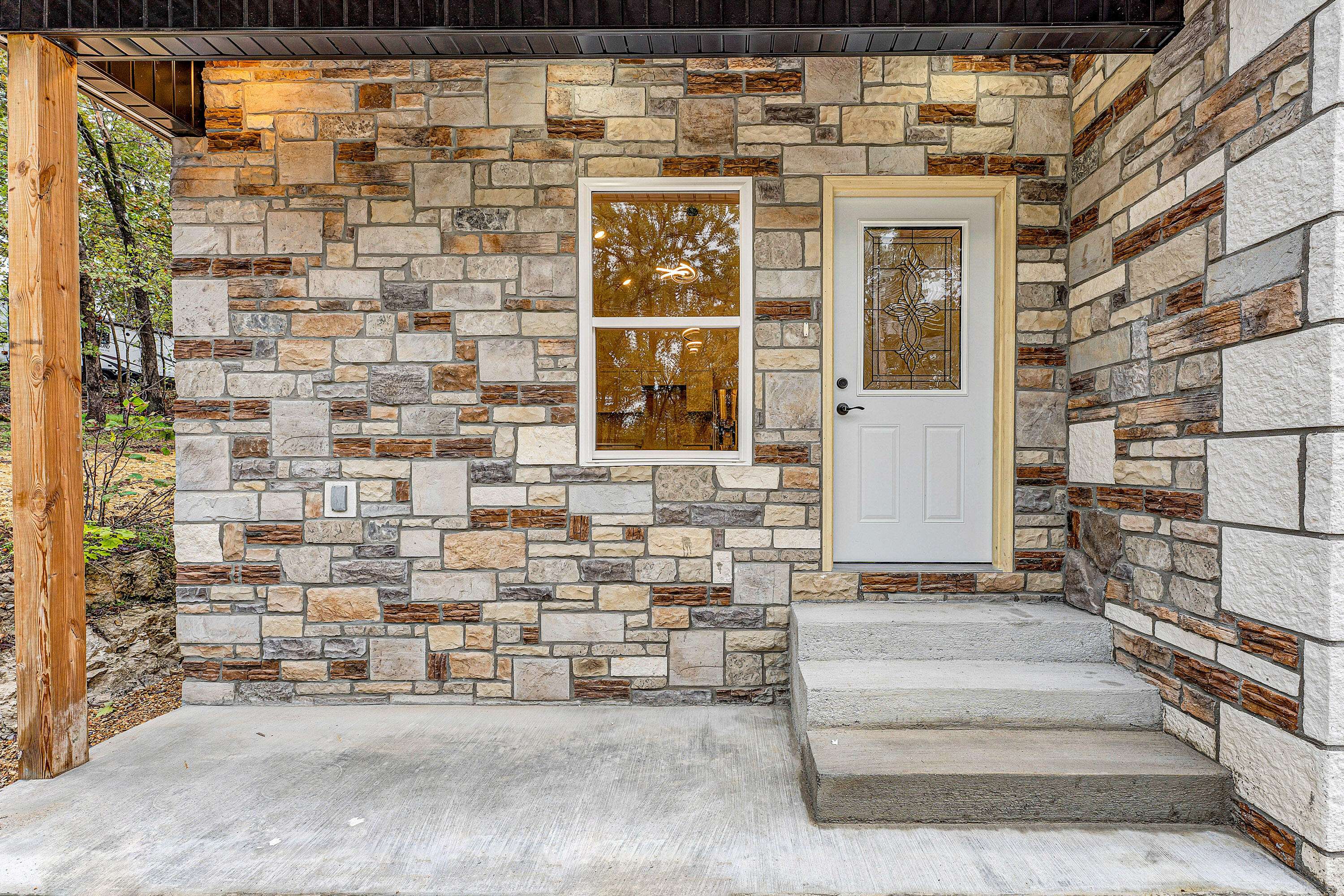 Merriam Woods, MO 65740,3003 Bluebird RD