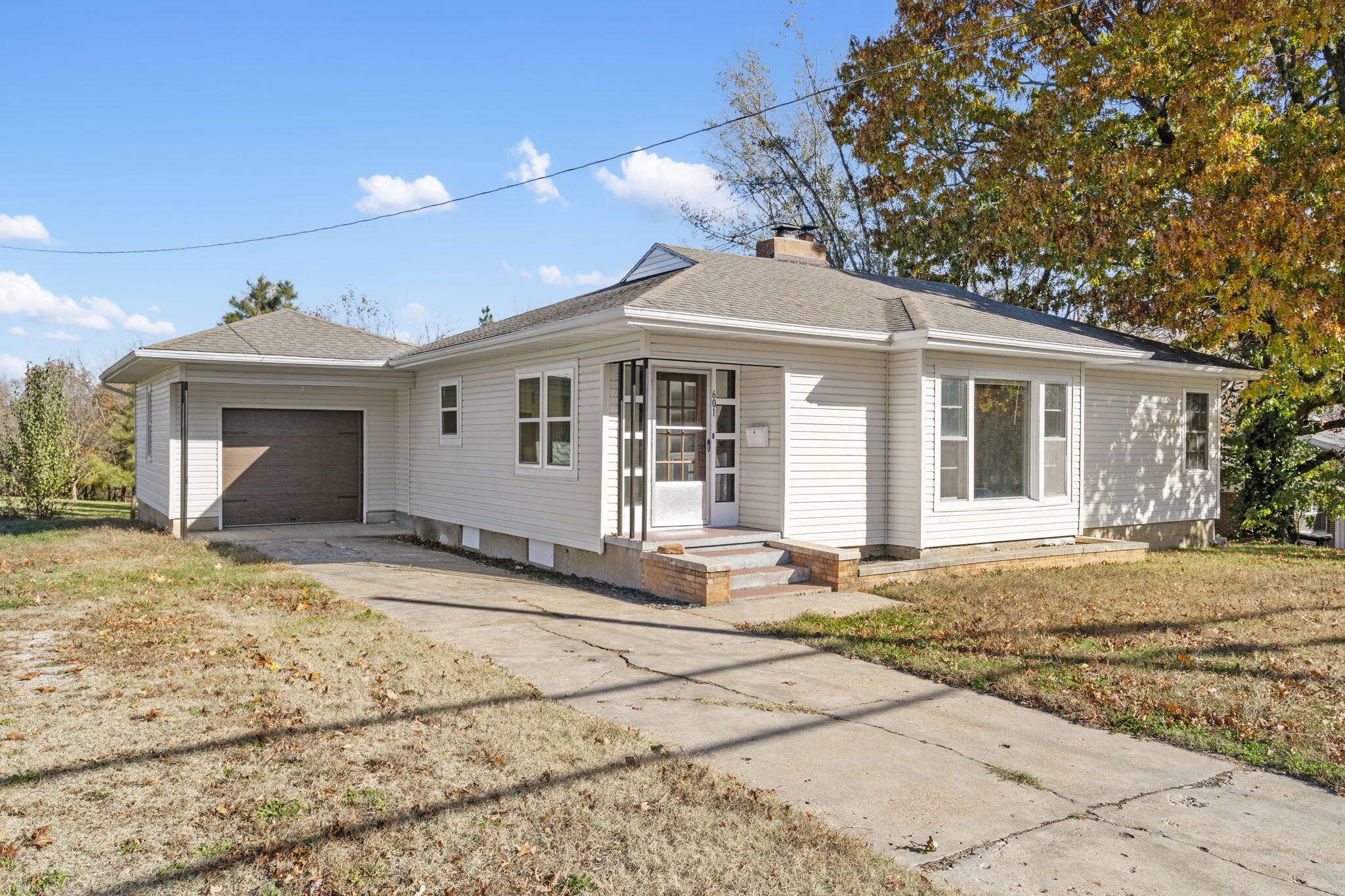 Marshfield, MO 65706,601 W Washington ST
