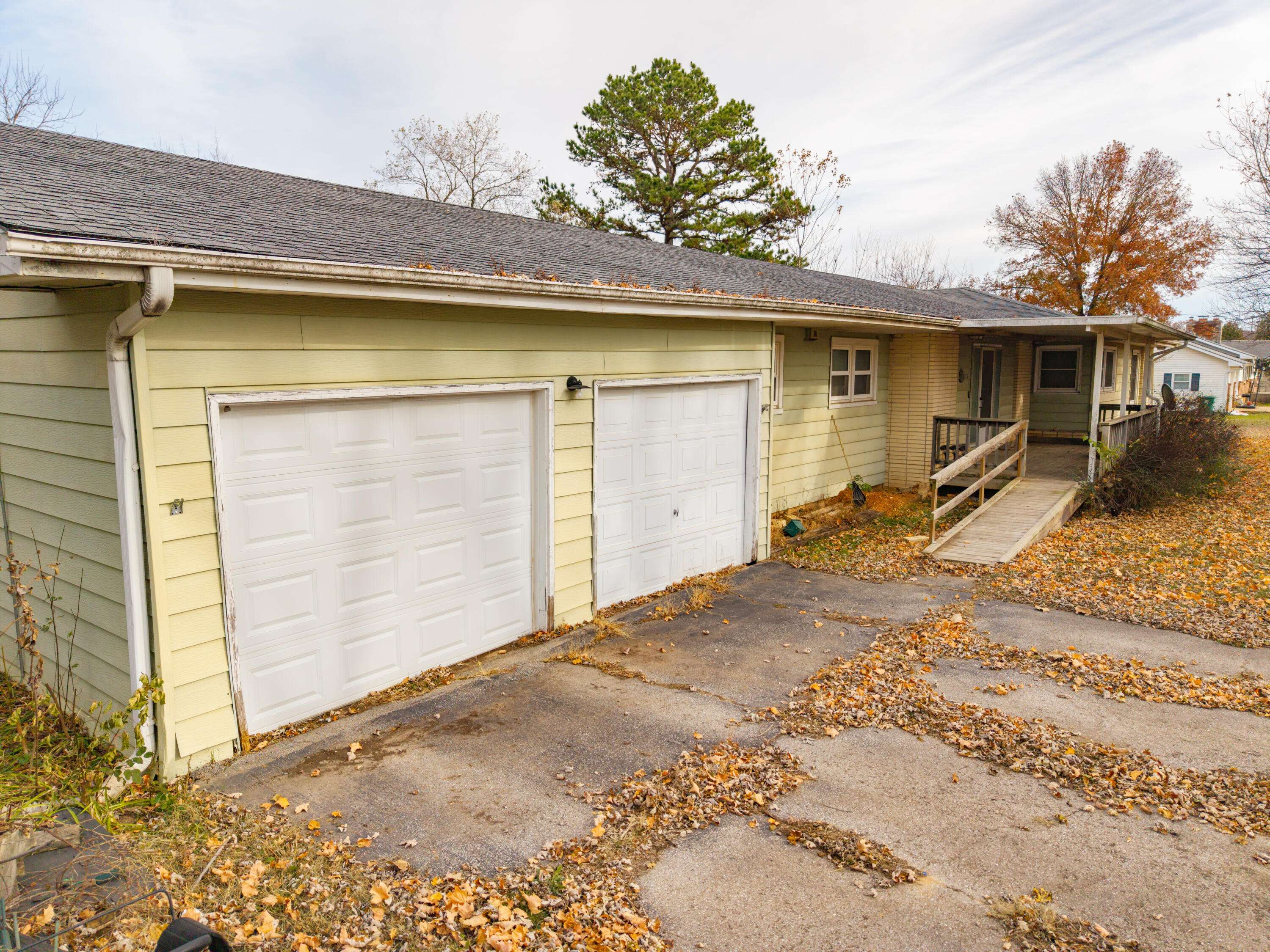 Willow Springs, MO 65793,877 E Main ST