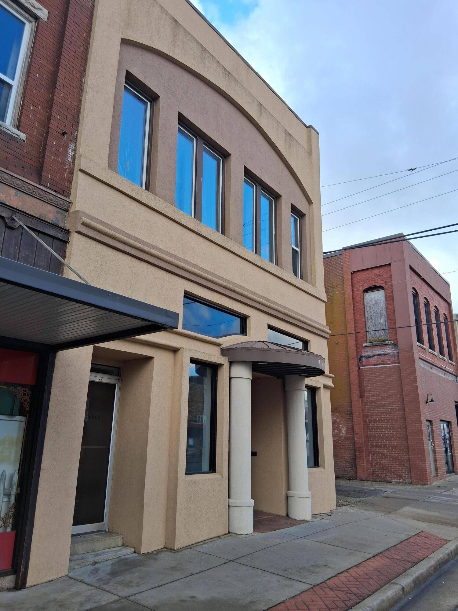 Aurora, MO 65605,112 N Madison AVE