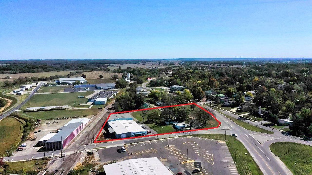 West Plains, MO 65775,130-134 North Howell Avenue