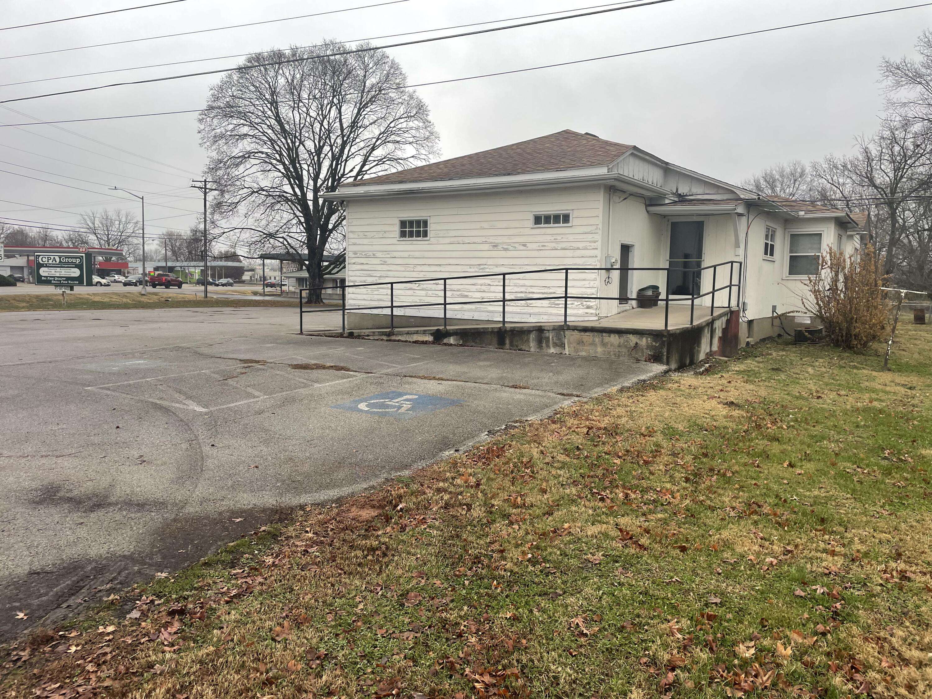 Cassville, MO 65625,83 South Main