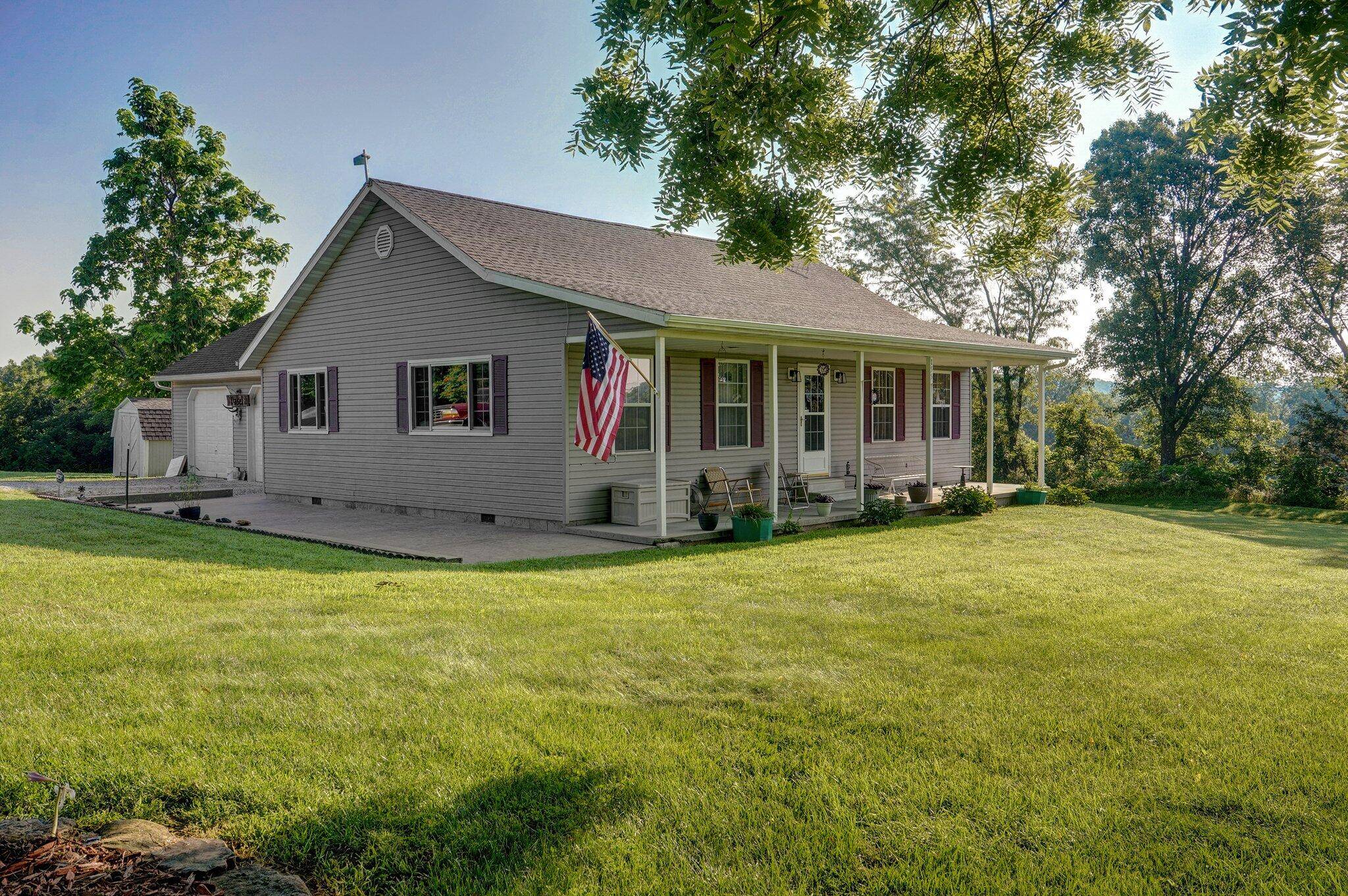 Dunnegan, MO 65640,155 E 405th Road