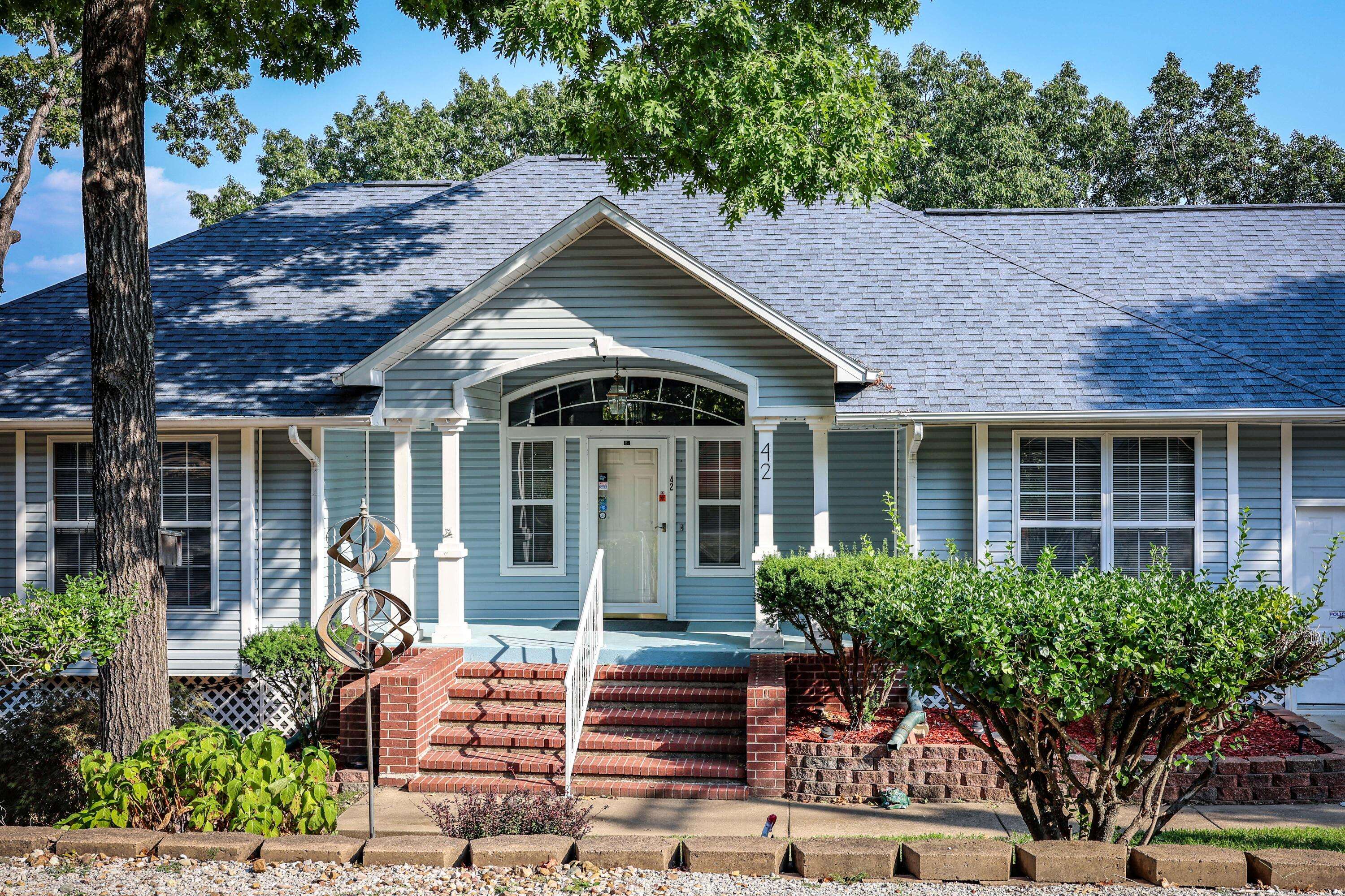 Holiday Island, AR 72631,42 Indian Wells Drive