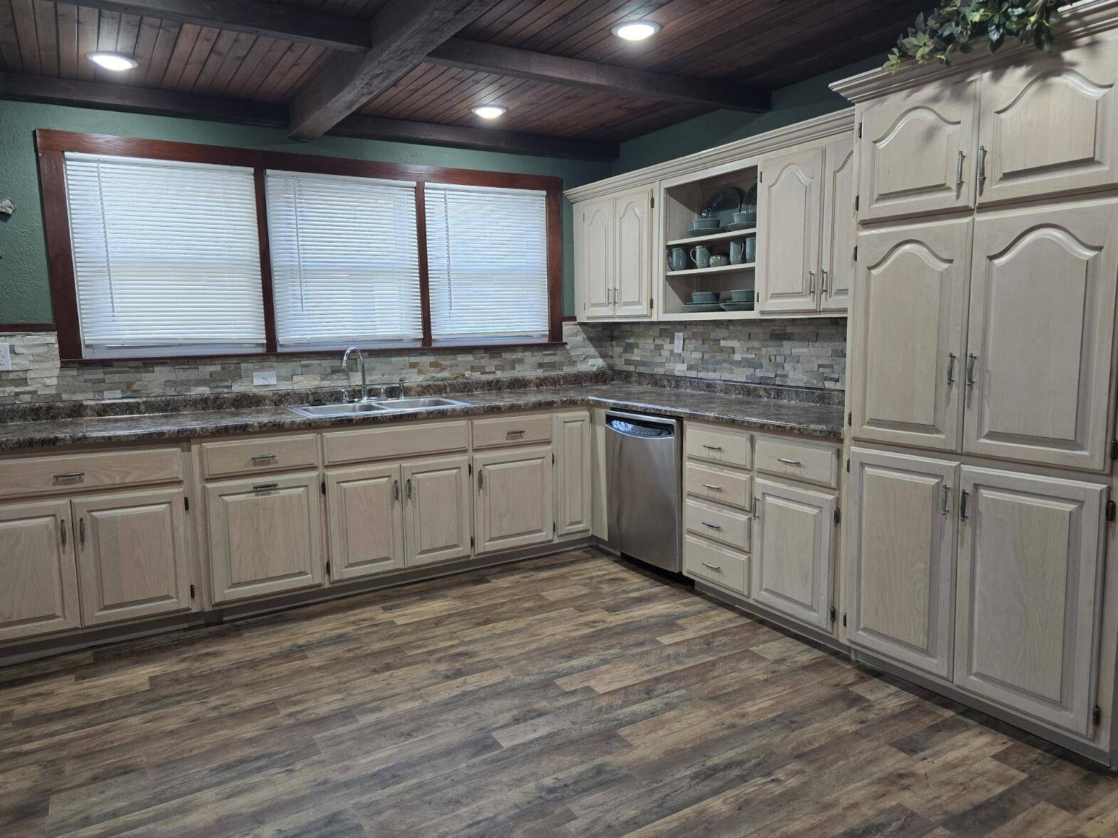 Thayer, MO 65791,216 N 4th Street