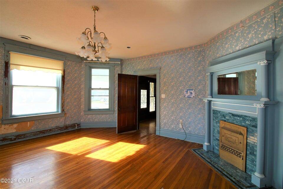 Carterville, MO 64835,109 S Pine Street
