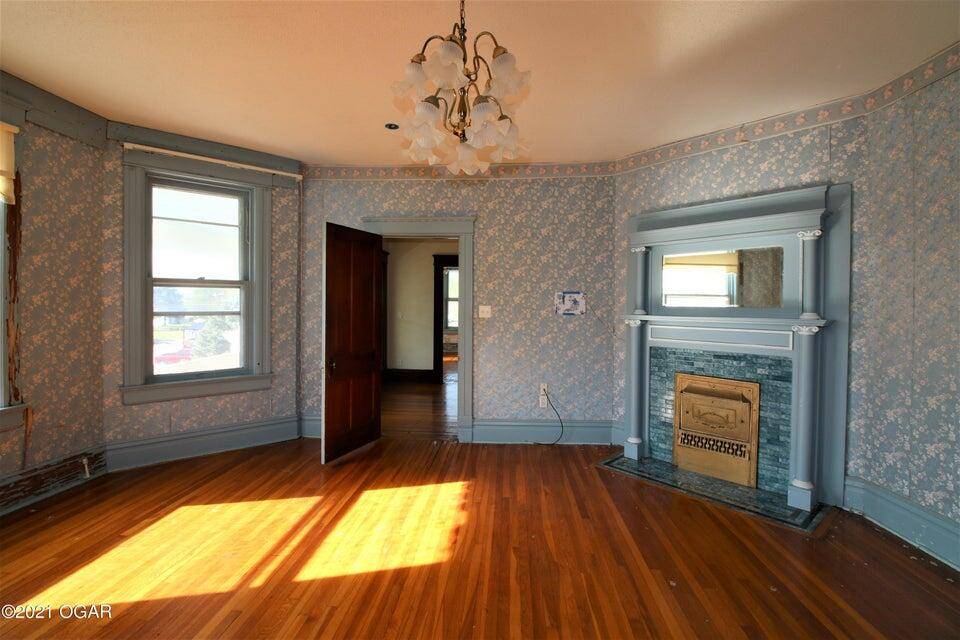 Carterville, MO 64835,109 S Pine Street