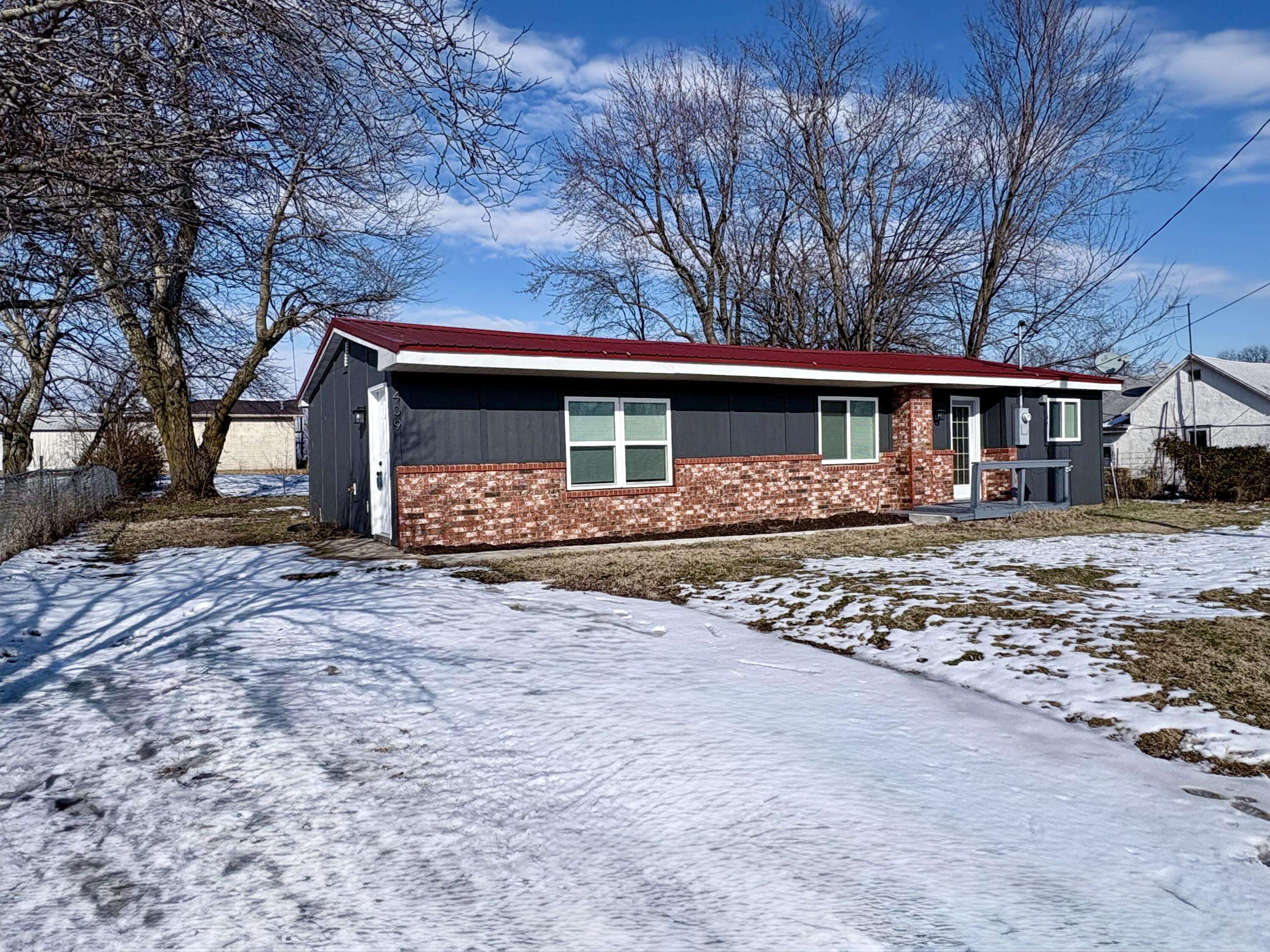 Seymour, MO 65746,409 E Washington Street