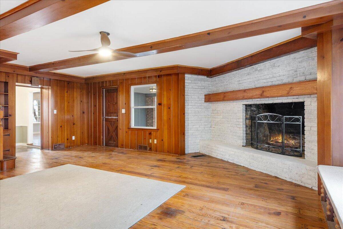 Springfield, MO 65804,1322 E Stanford Street