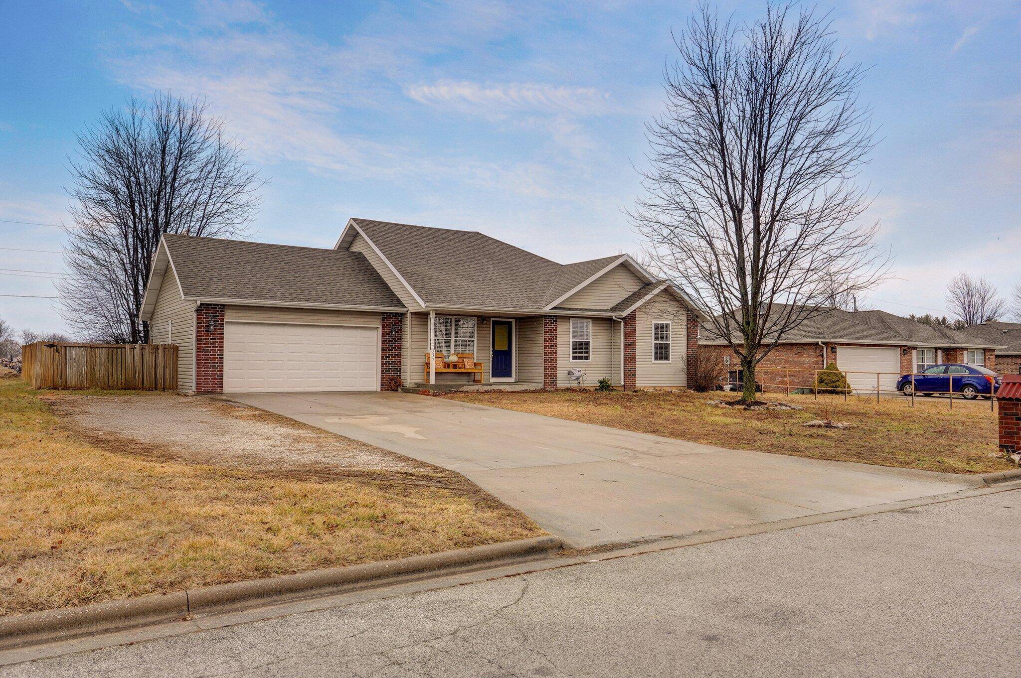 Marshfield, MO 65706,657 Birchwood Street