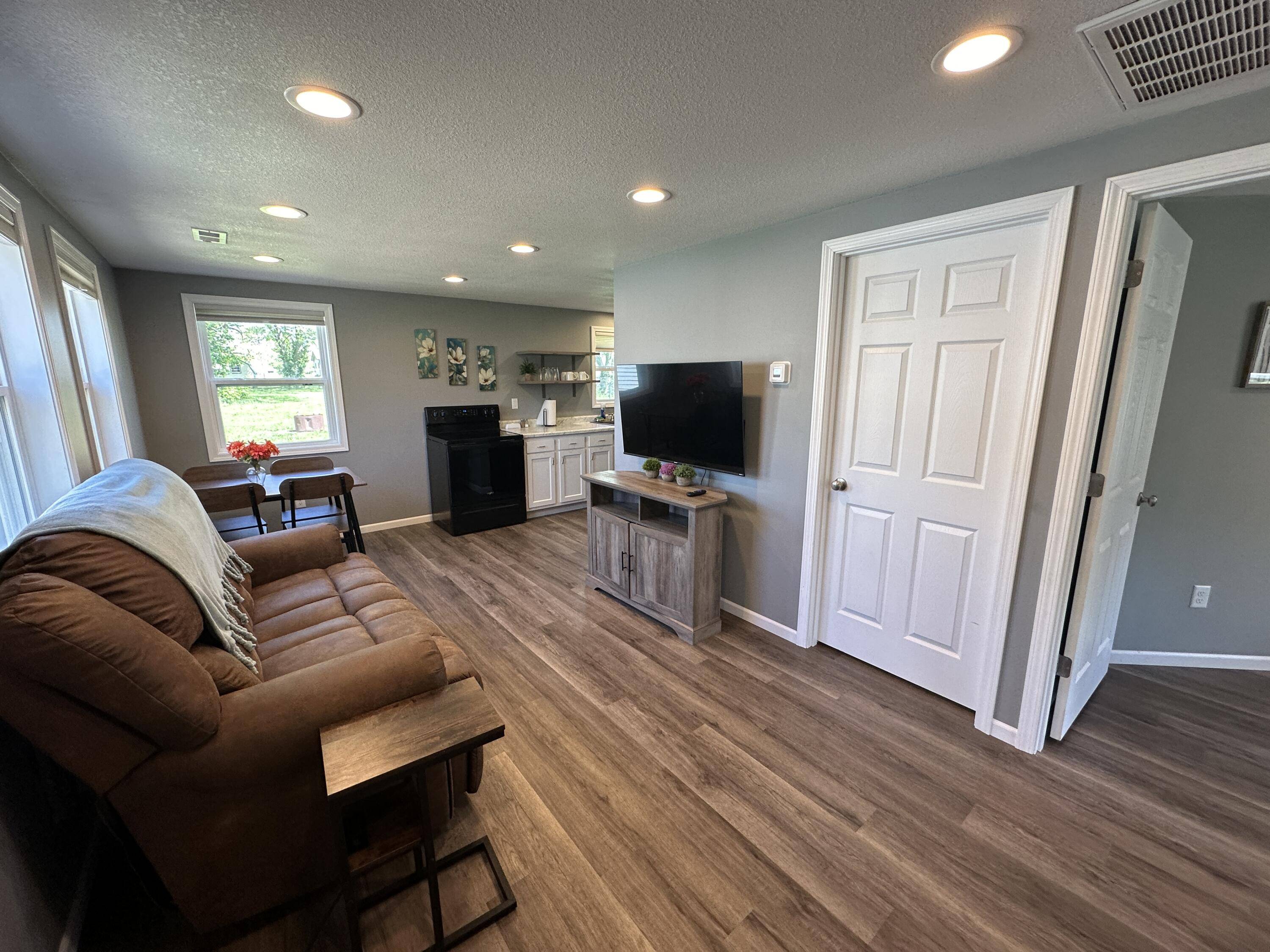 Mountain Grove, MO 65711,534 S Main Street