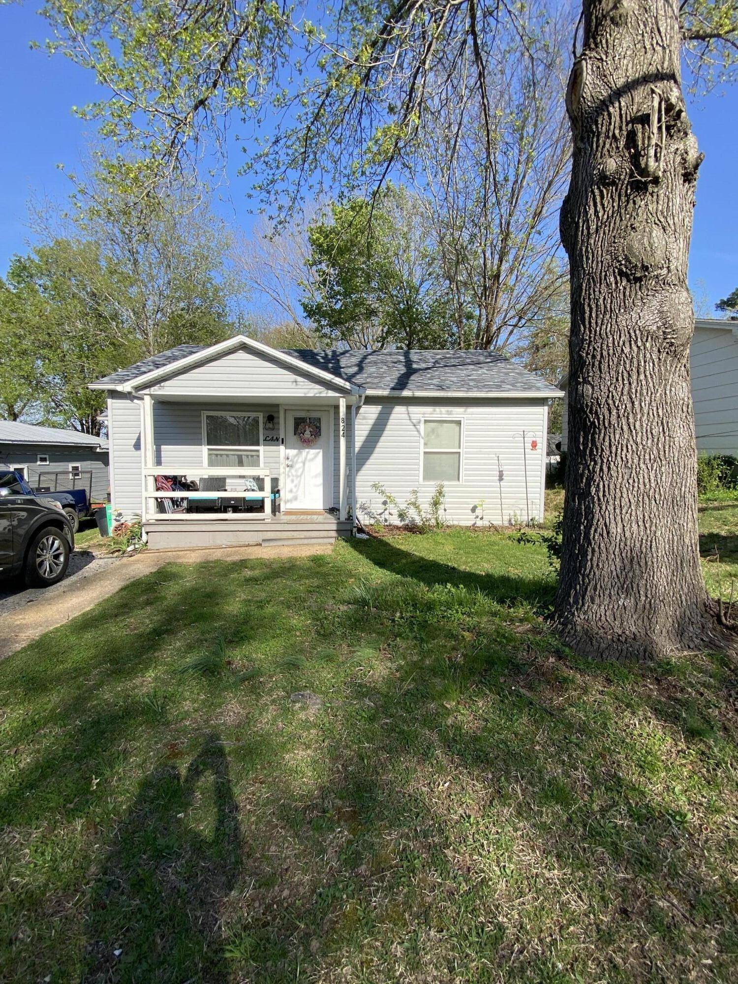 West Plains, MO 65775,824 N Utah