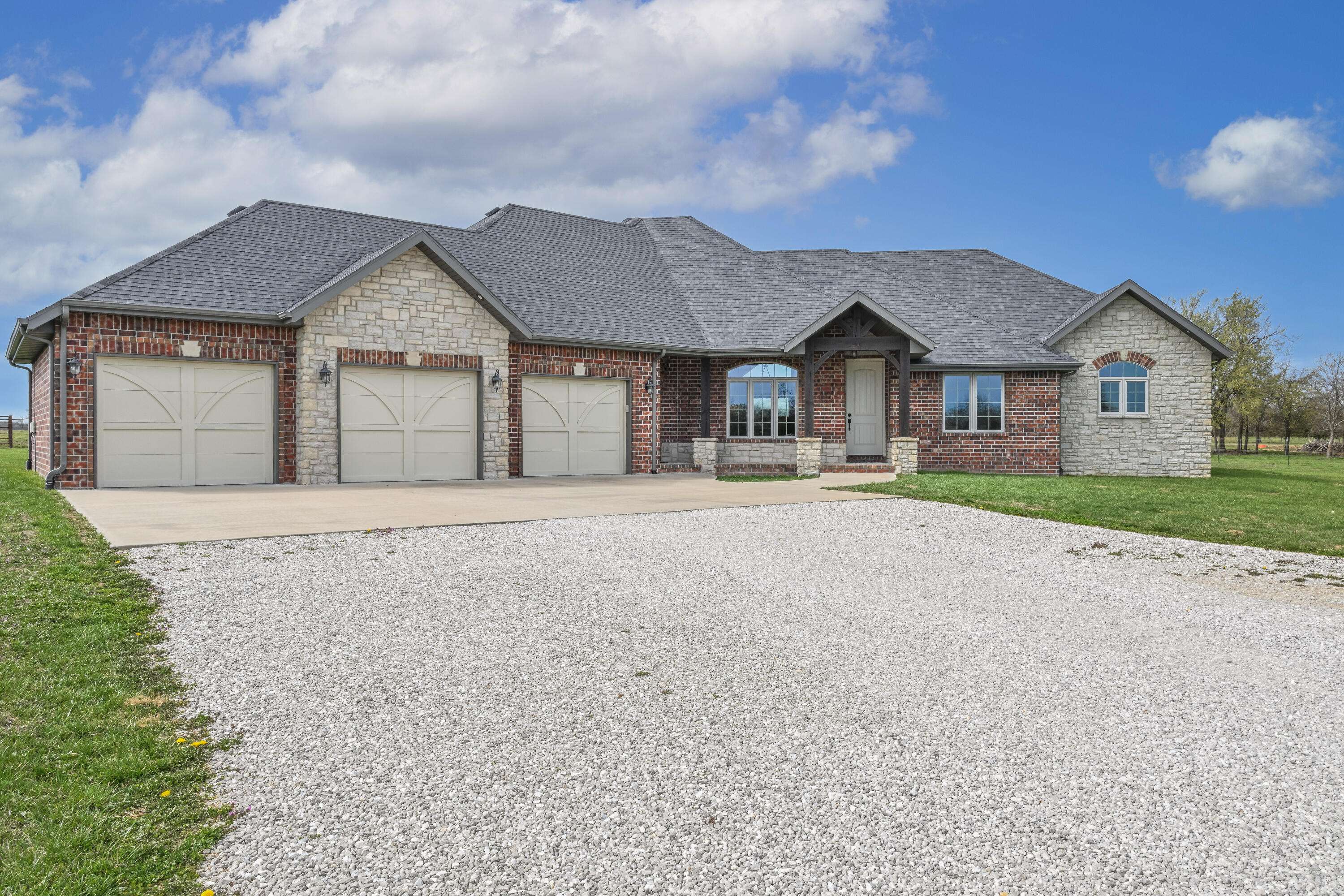 Aurora, MO 65605,21640 Lawrence 2192