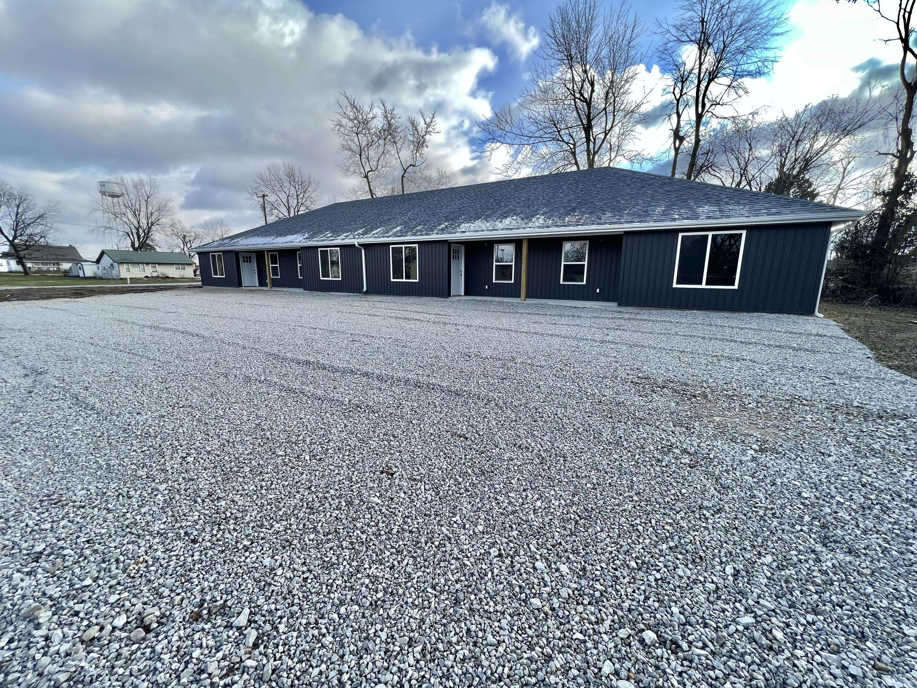 Seymour, MO 65746,412 S Court Street