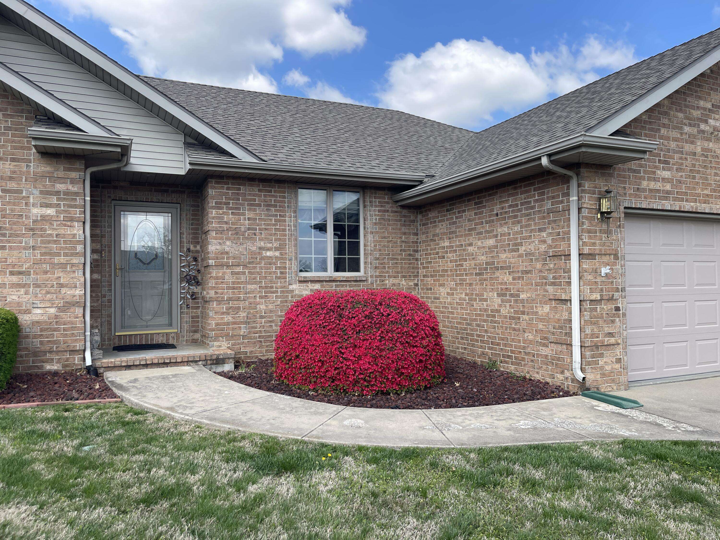 Bolivar, MO 65613,1605 S Meadow Lane