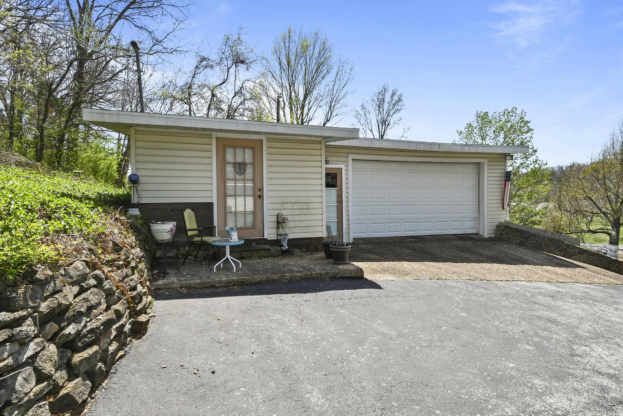 Marshfield, MO 65706,702 W Hubble Drive