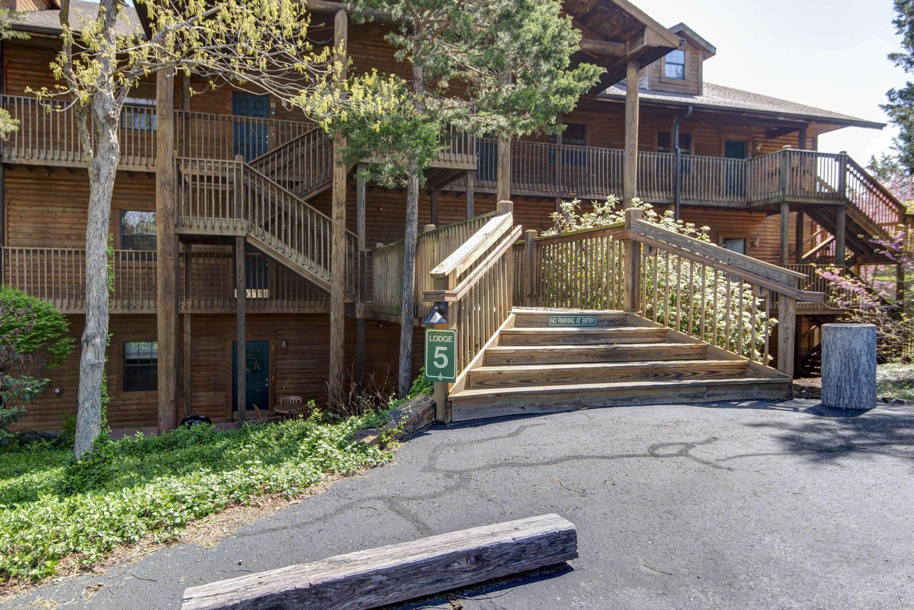 Branson, MO 65616,24 Village Trail #5-8