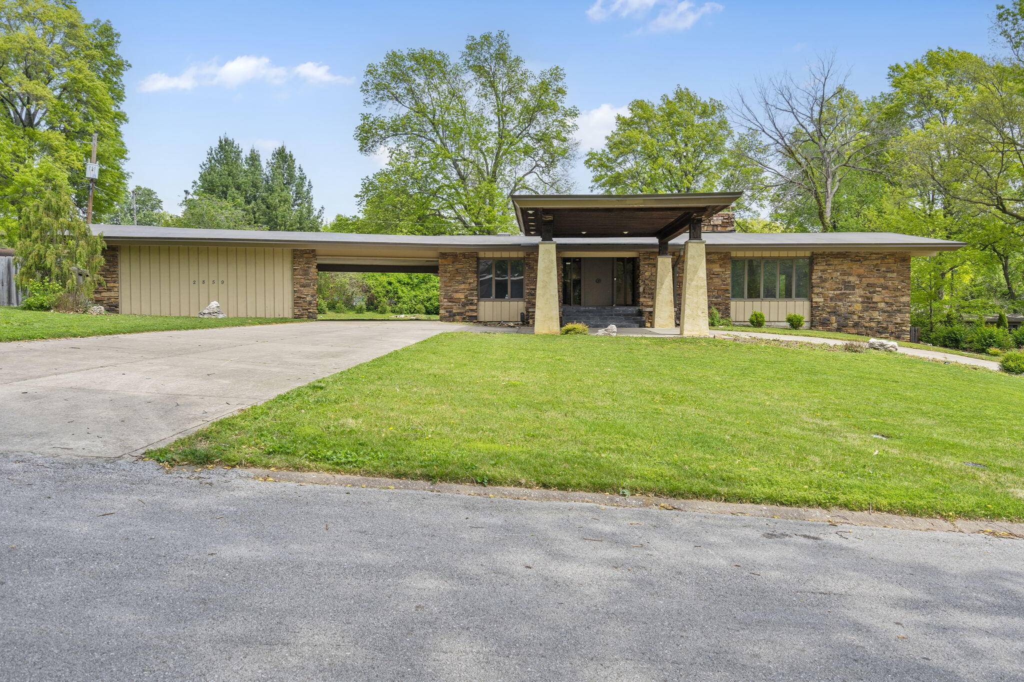 Springfield, MO 65804,2859 E Utica Street