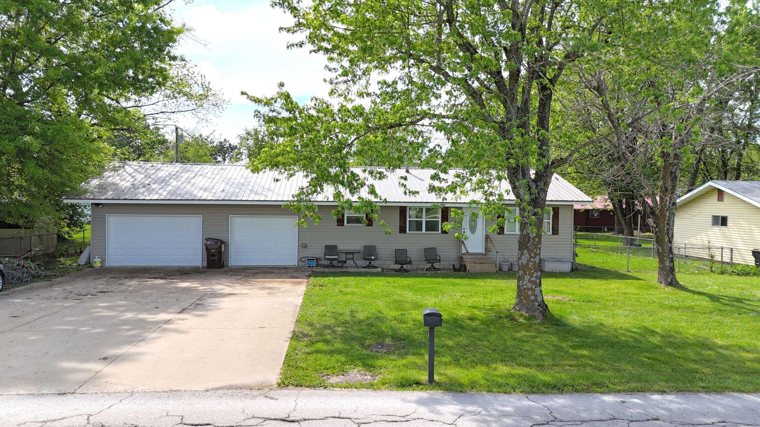Seymour, MO 65746,405 N Main Street