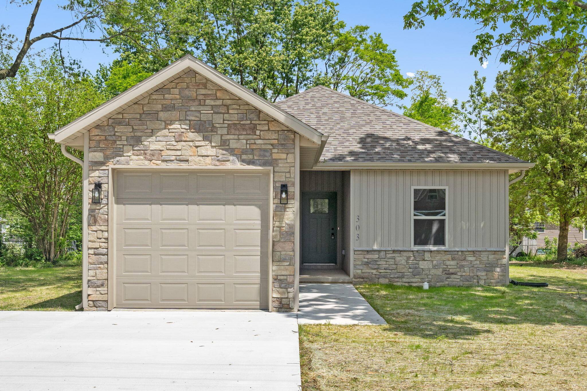Marionville, MO 65705,303 W Odell Street