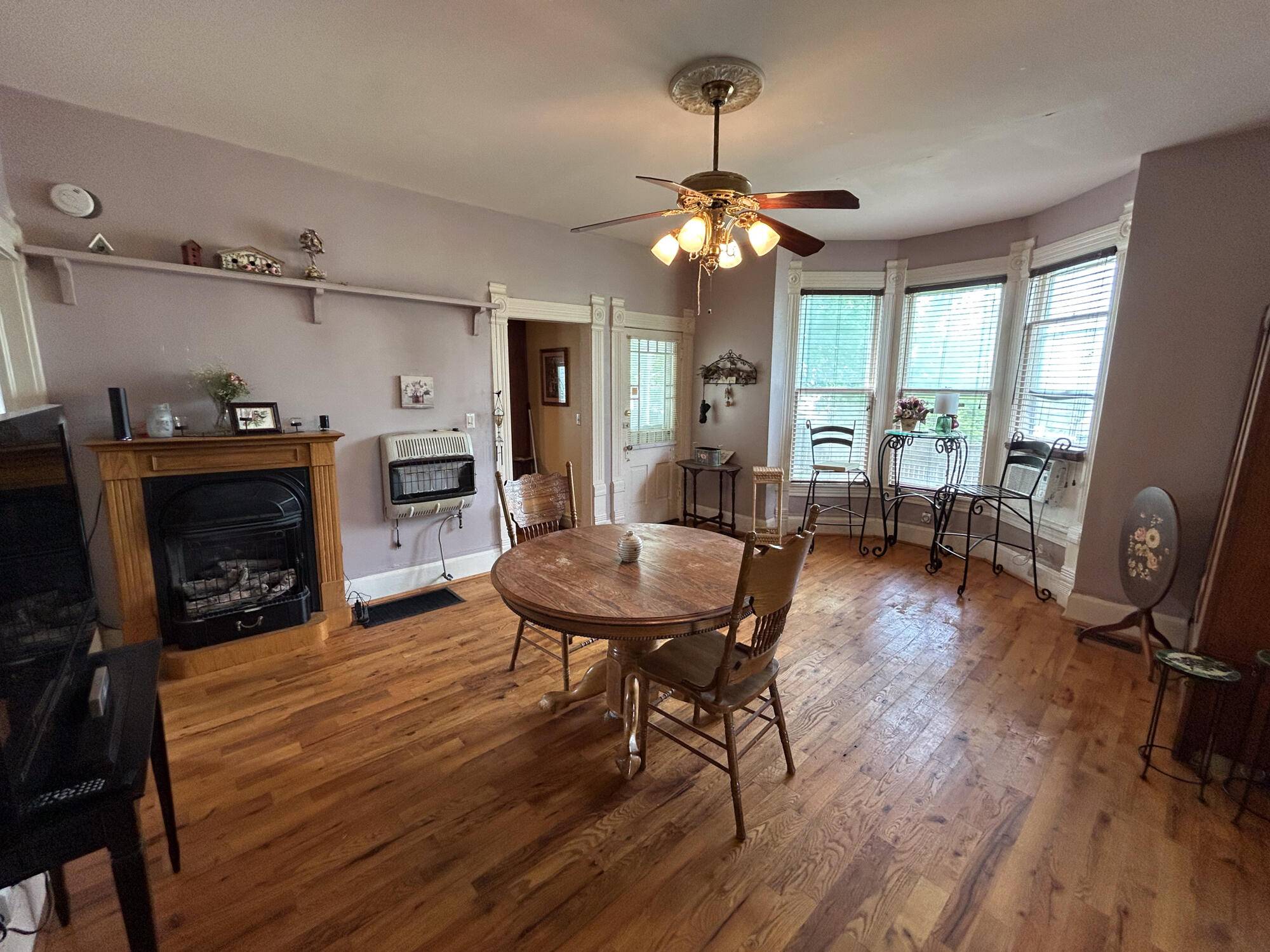 Willow Springs, MO 65793,502 N Center Street