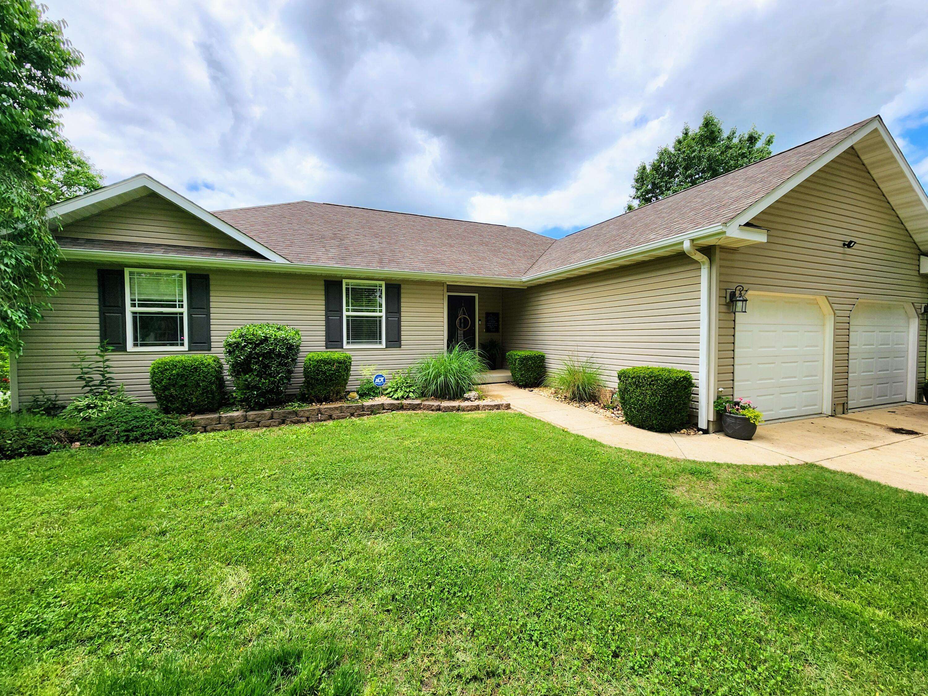 West Plains, MO 65775,7661 Private Road 2459
