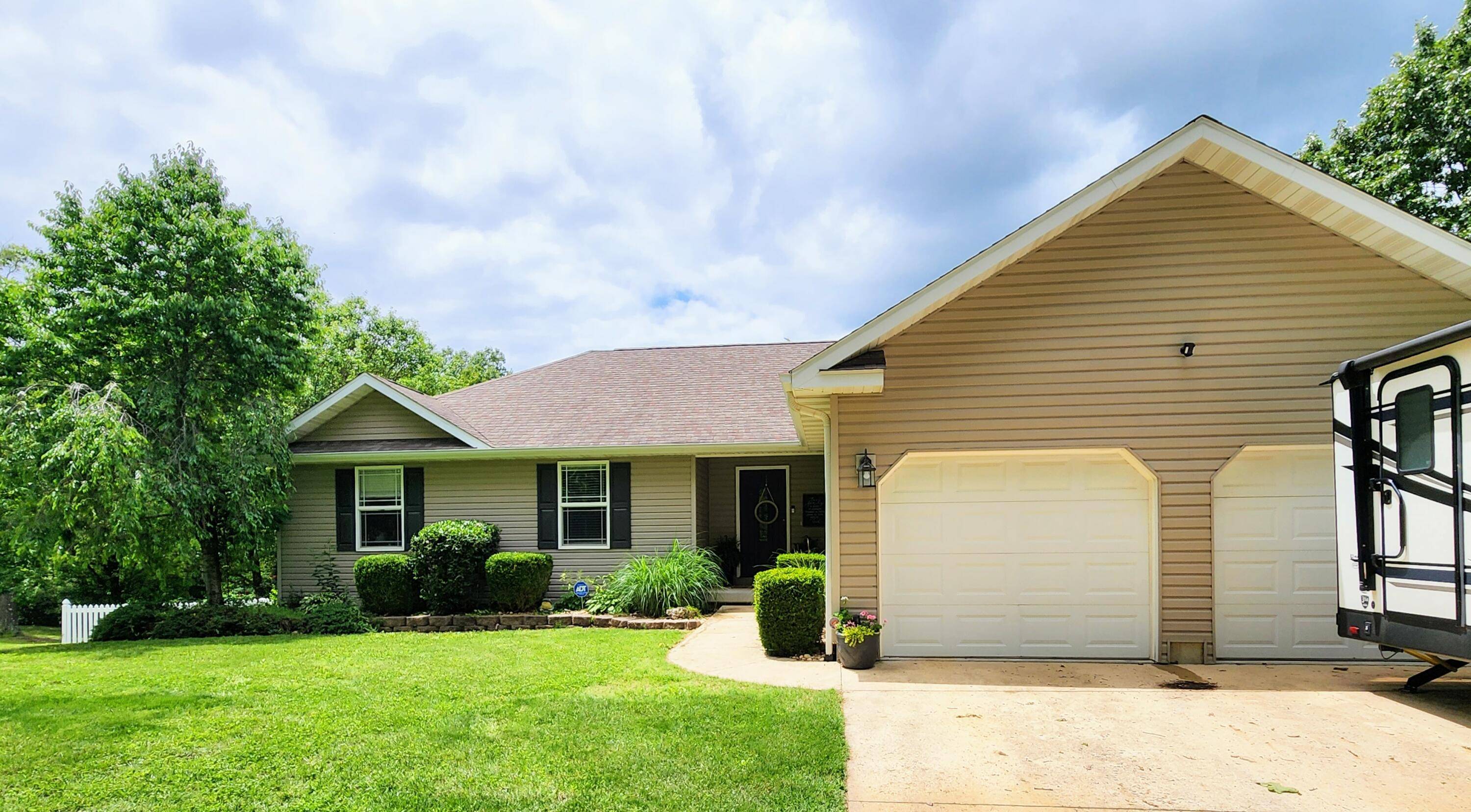 West Plains, MO 65775,7661 Private Road 2459