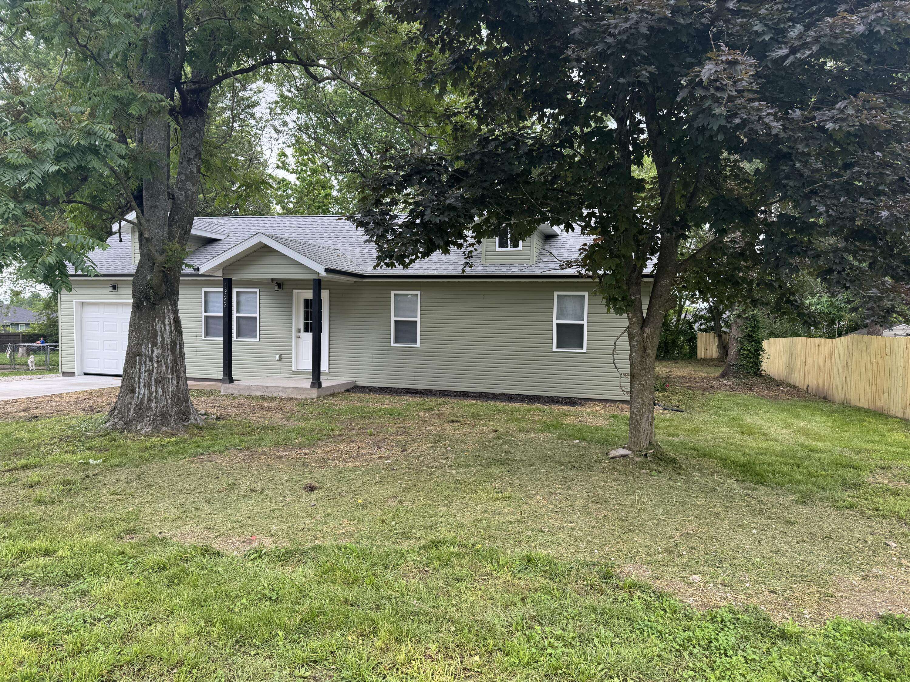 Bolivar, MO 65613,1922 S Village Lane