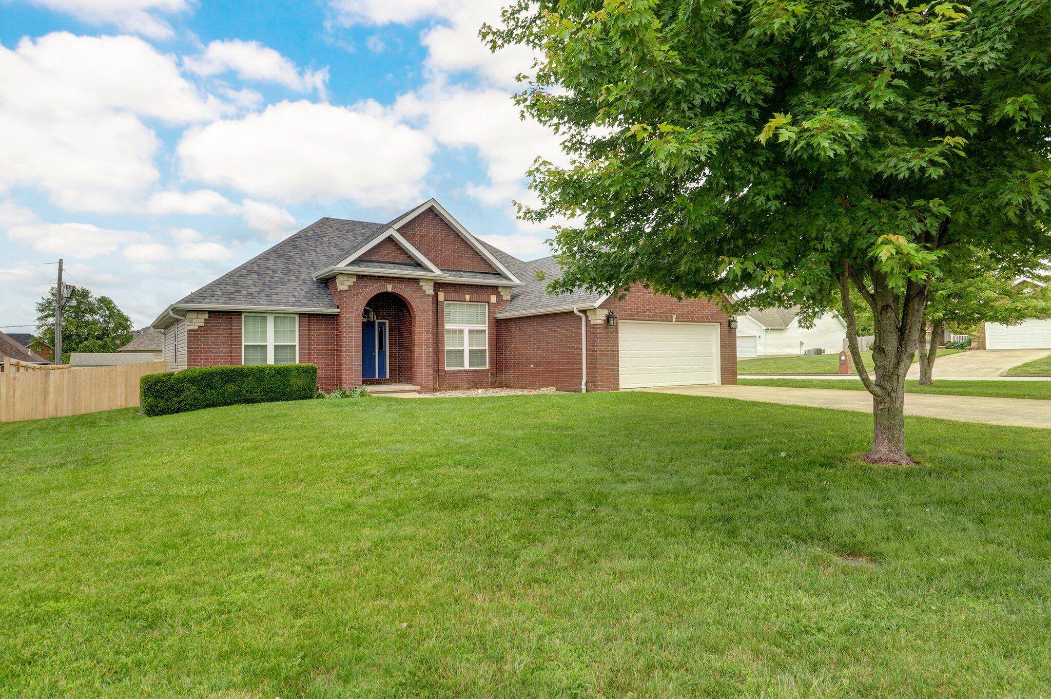 Marshfield, MO 65706,920 Bradford Court