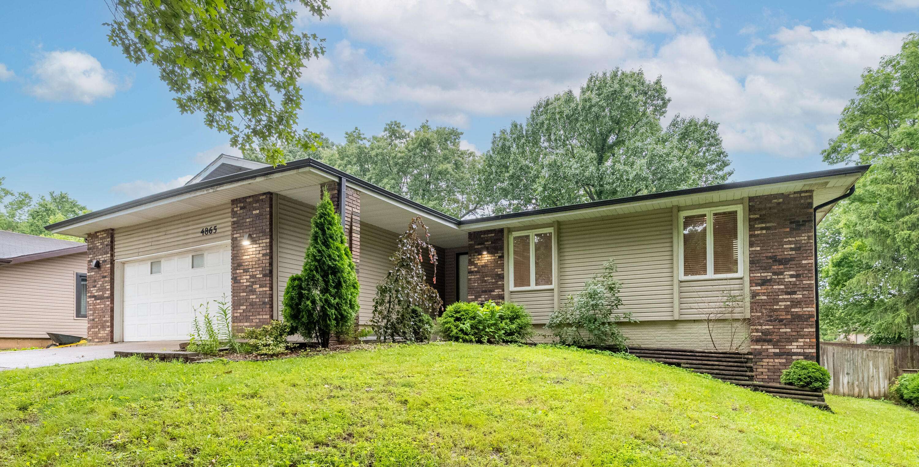 Battlefield, MO 65619,4865 S Gold Road