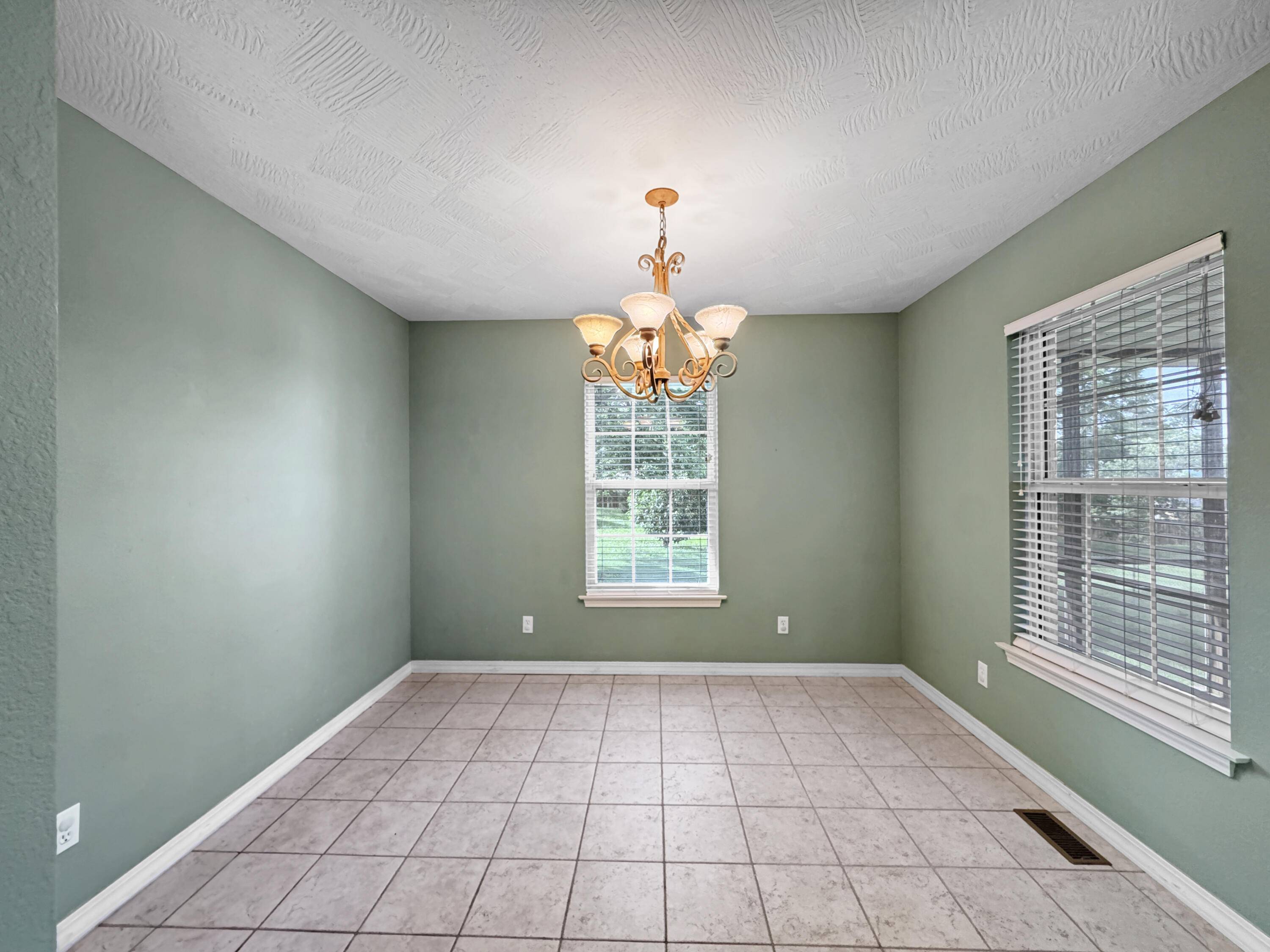 Lebanon, MO 65536,408 Magnolia Court
