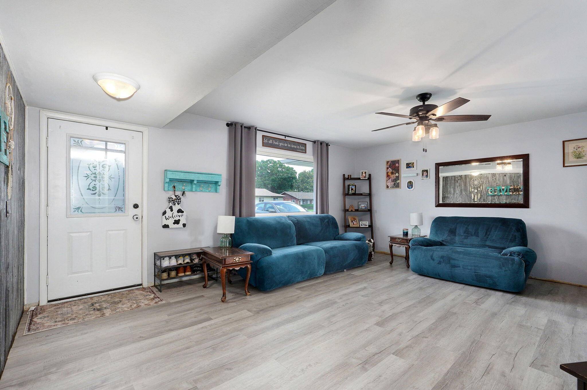 Mt Vernon, MO 65712,530 Country Lane