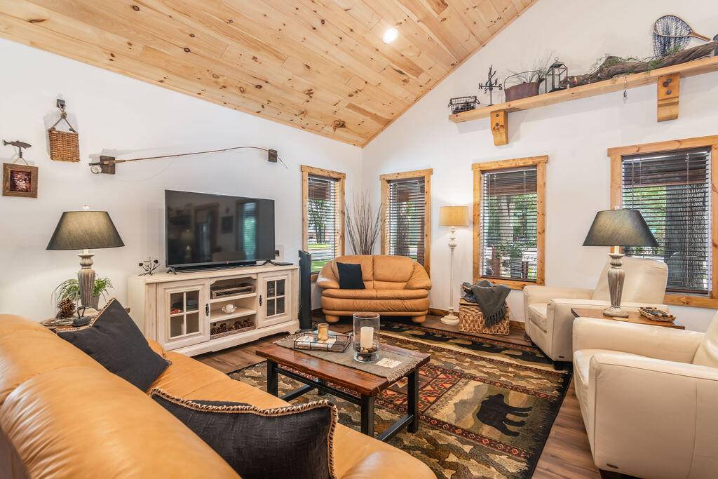 Hollister, MO 65672,311 Lakeview Street