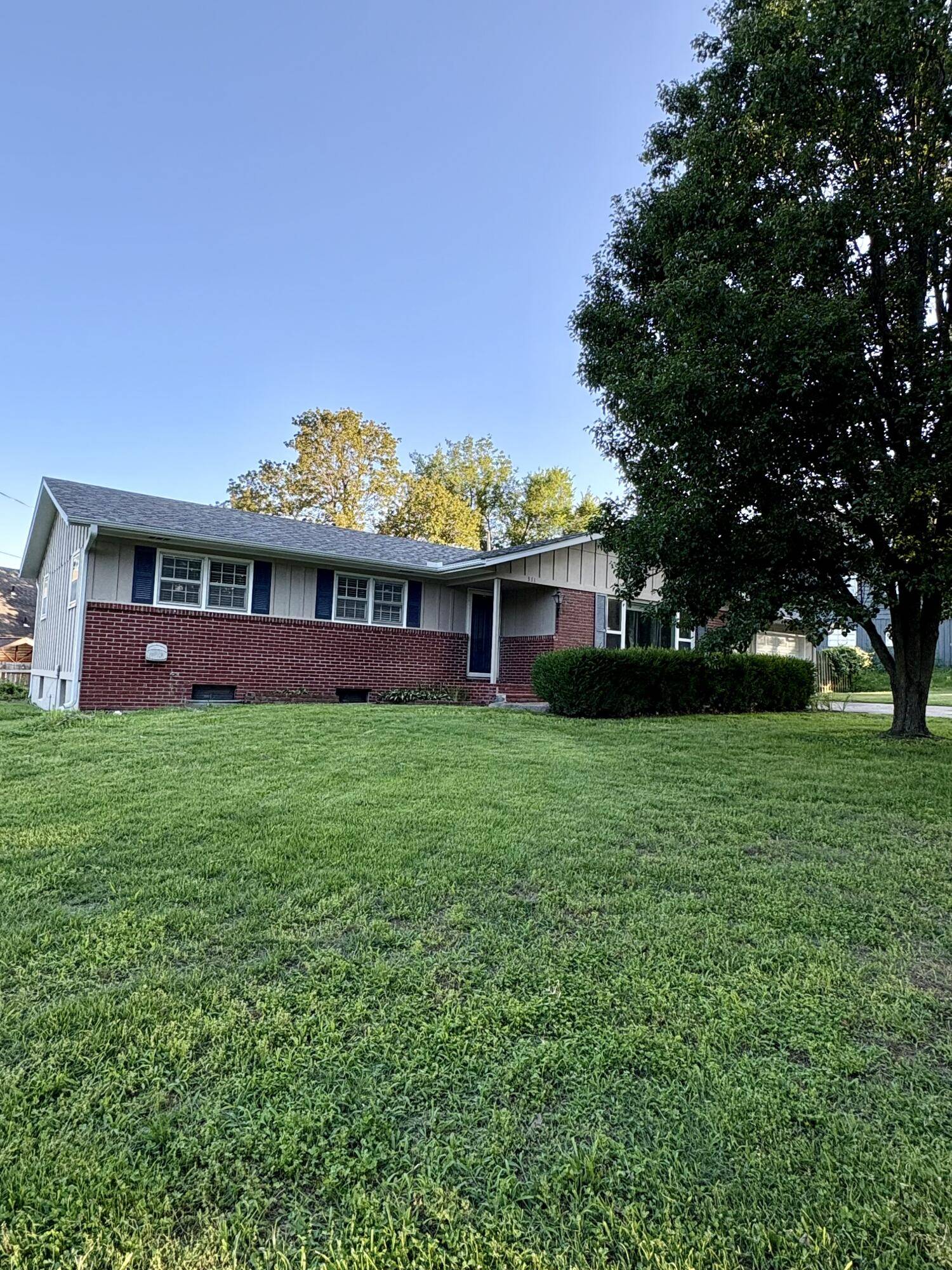 Neosho, MO 64850,311 Crestwood Drive
