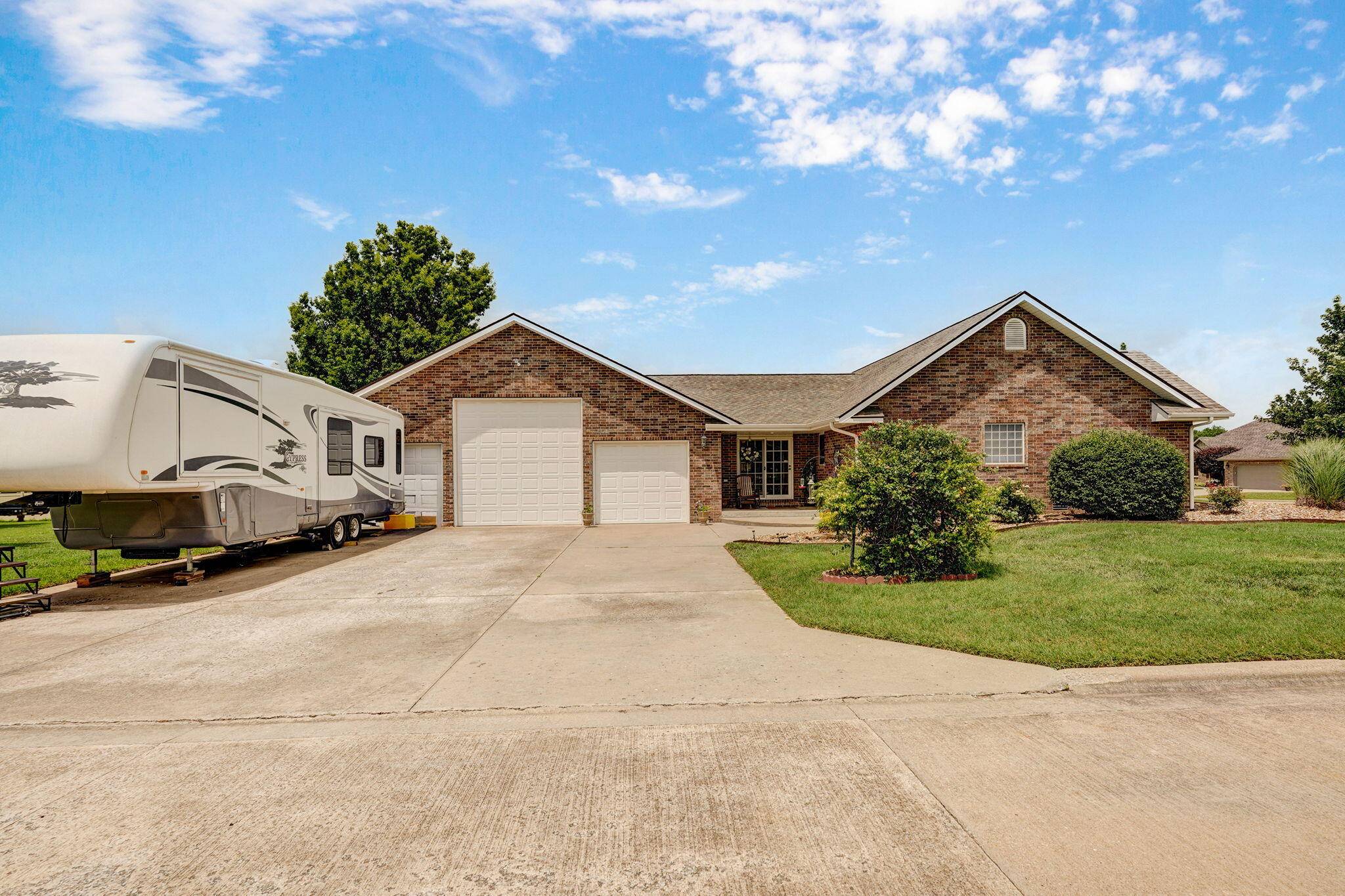 Bolivar, MO 65613,1485 S Village Lane
