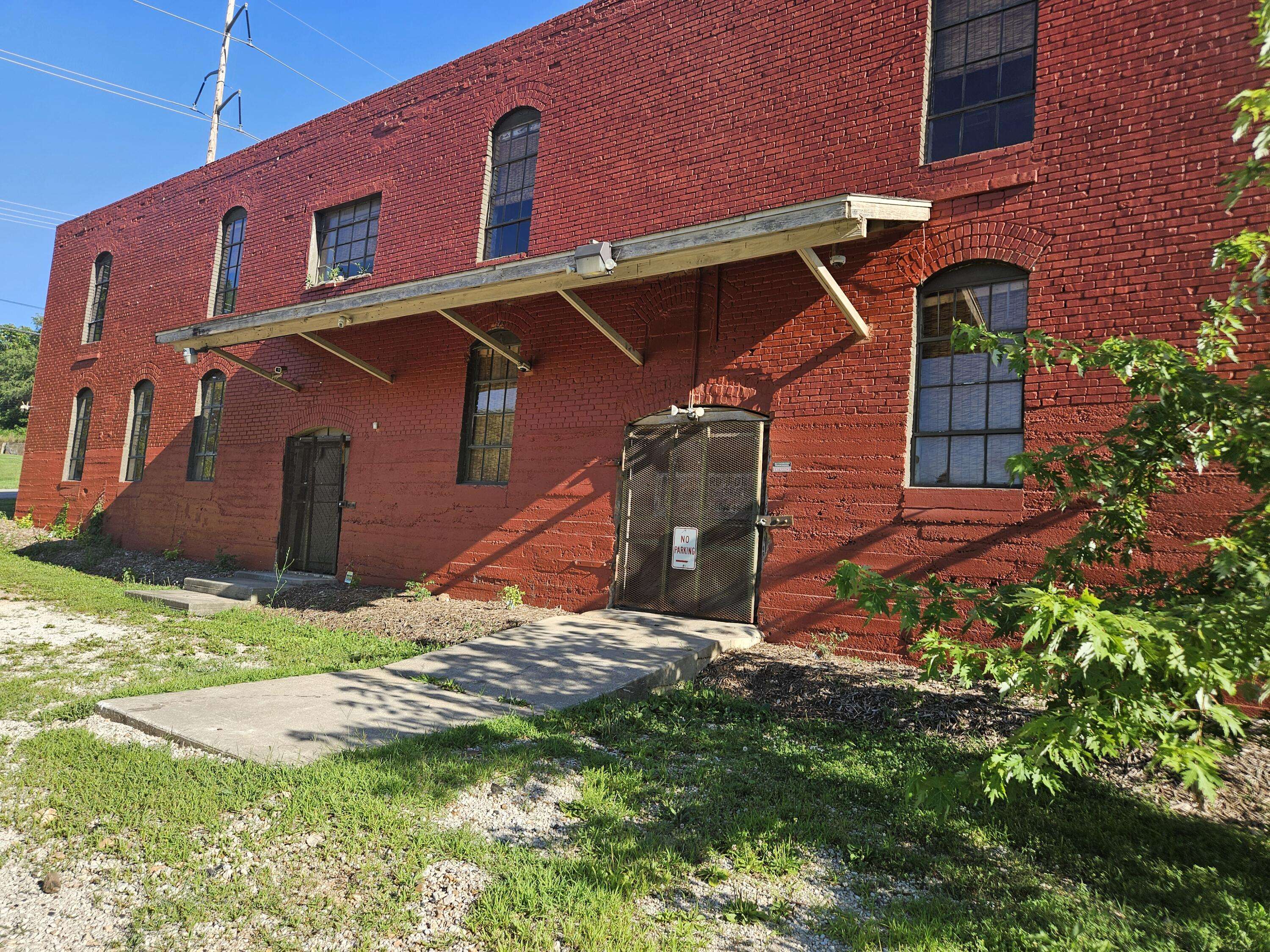 Springfield, MO 65806,1303 W College Street
