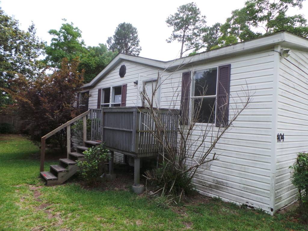 Mary Esther, FL 32569,404 Lakeview Street