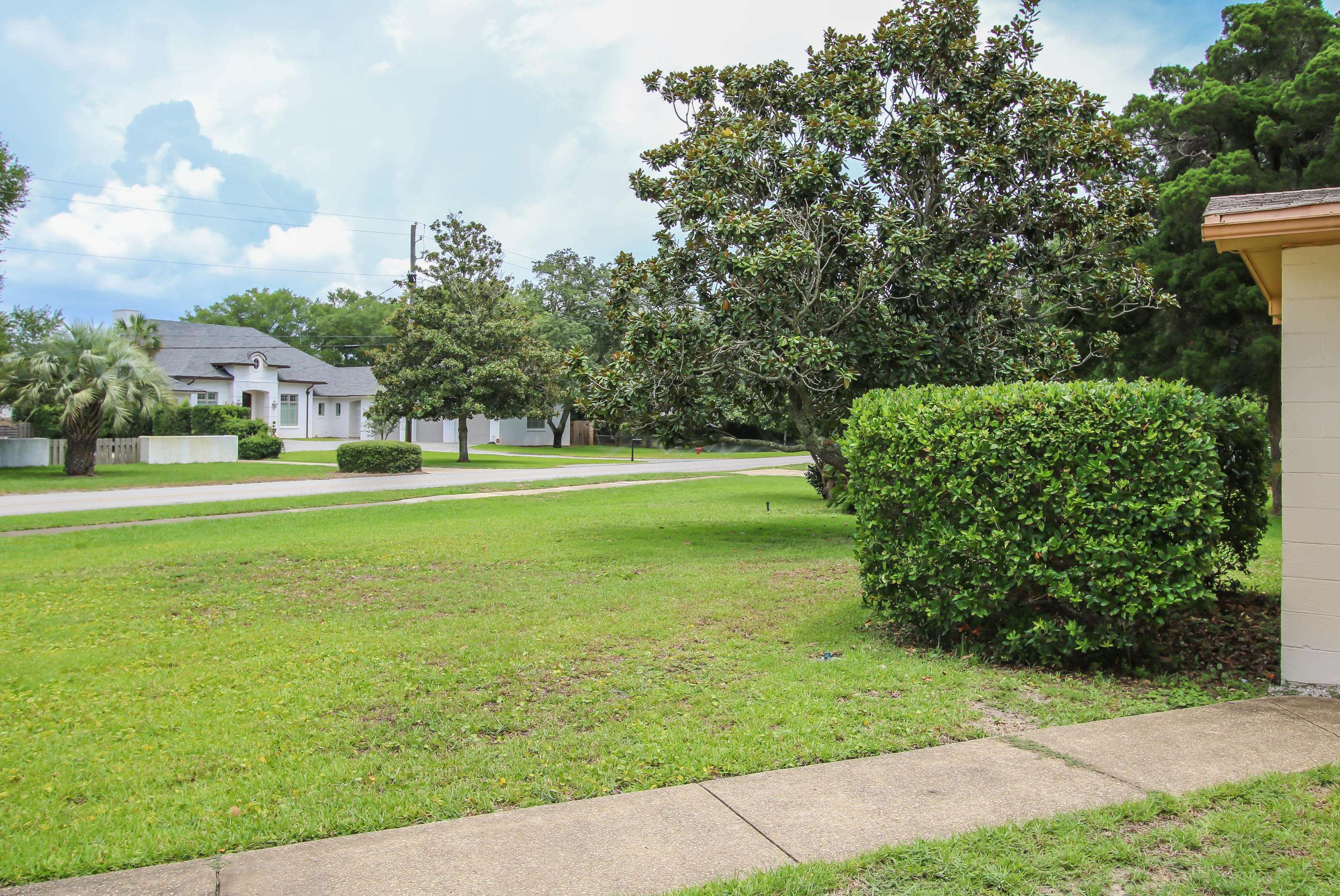 Fort Walton Beach, FL 32548,310 NE YACHT CLUB Drive