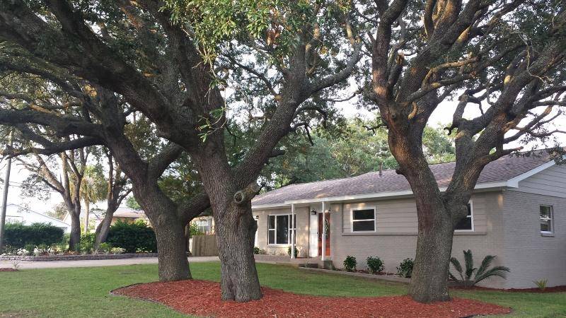 Mary Esther, FL 32569,28 Azalea Dr