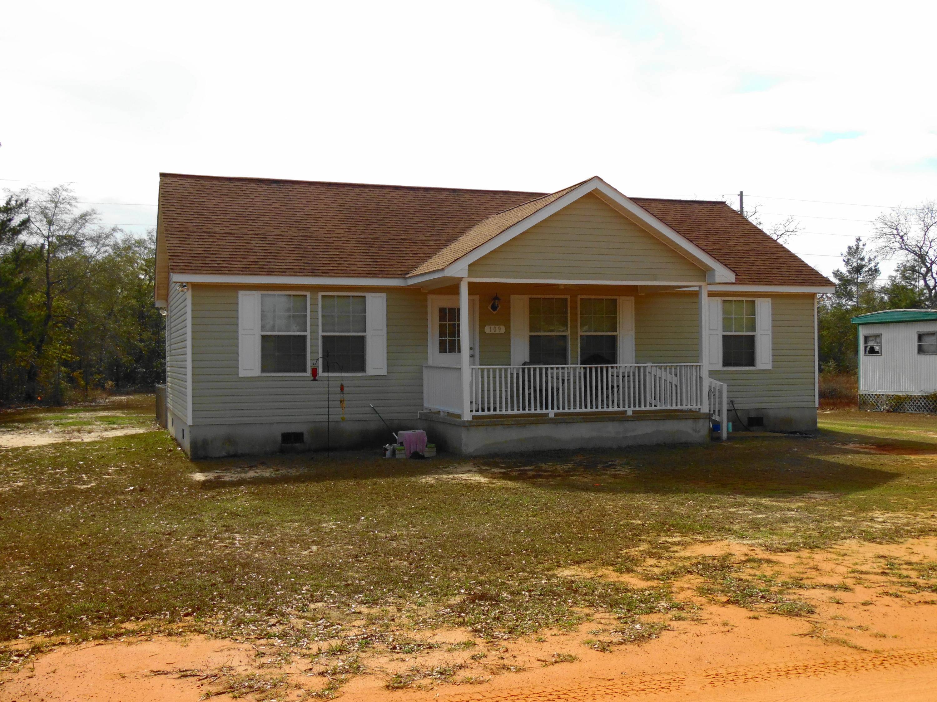 Defuniak Springs, FL 32433,109 Royal Palm Avenue  #West